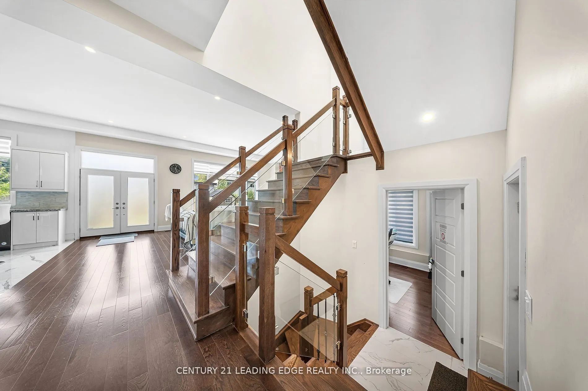 736 Hillview Crescent