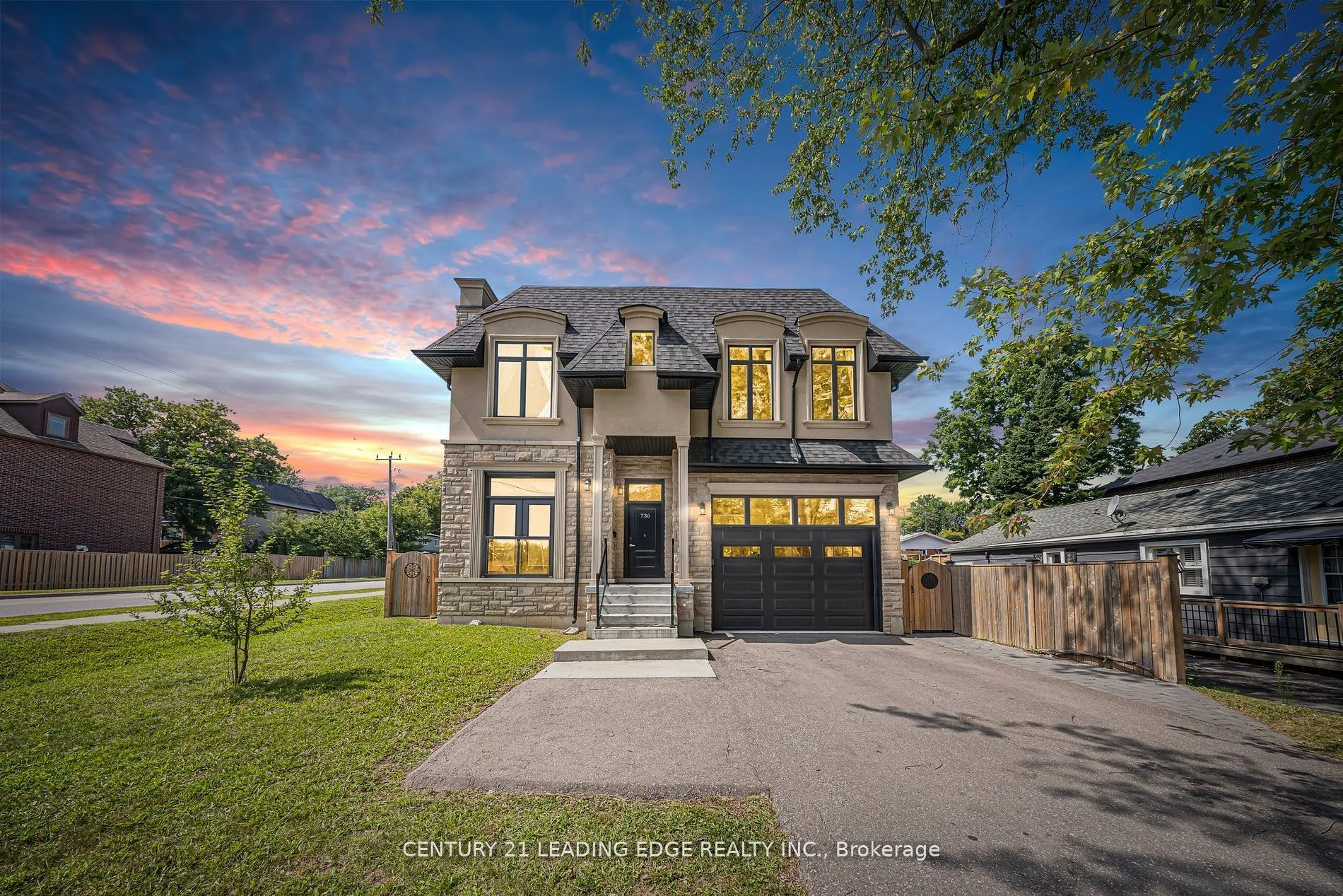736 Hillview Crescent