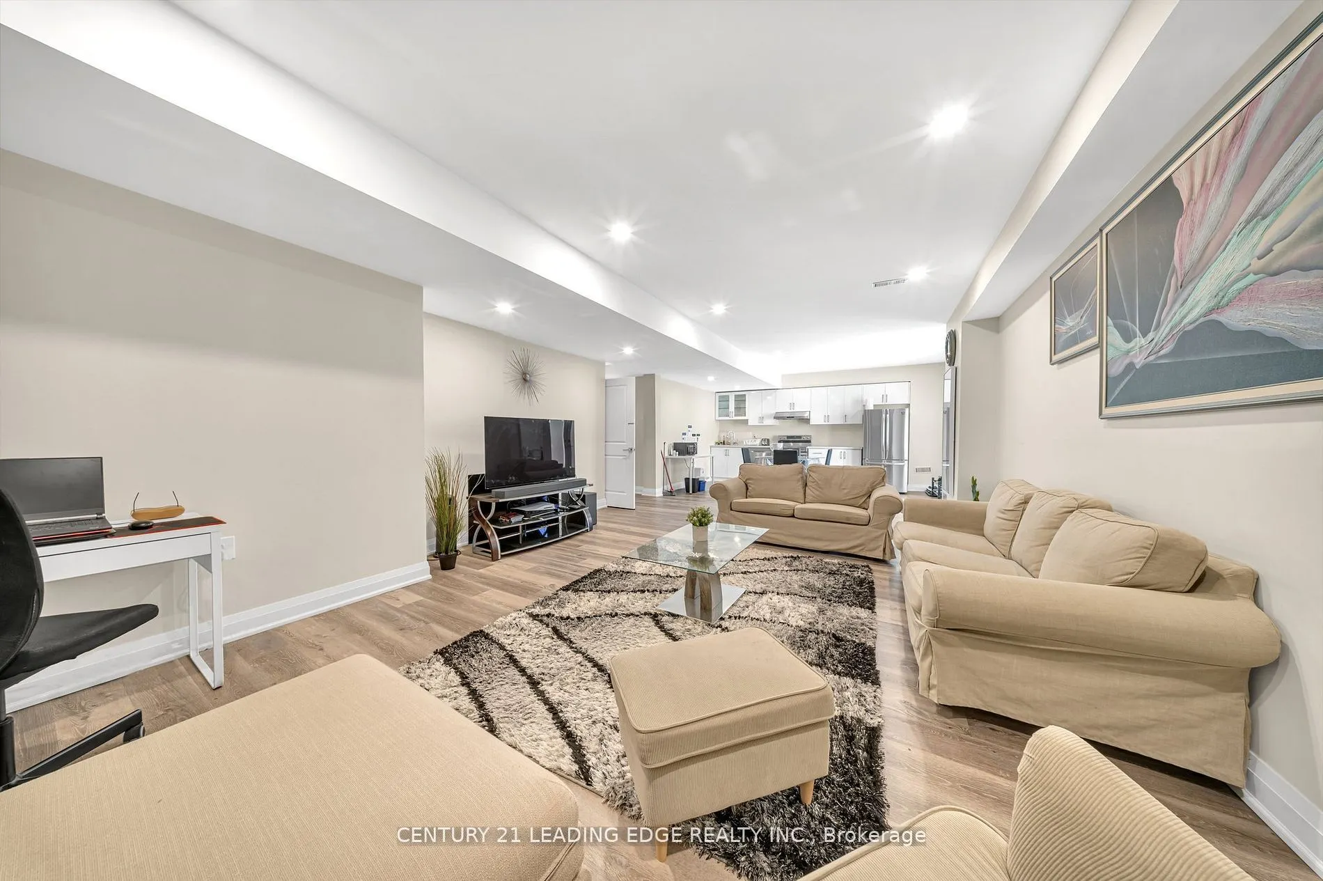 736 Hillview Crescent