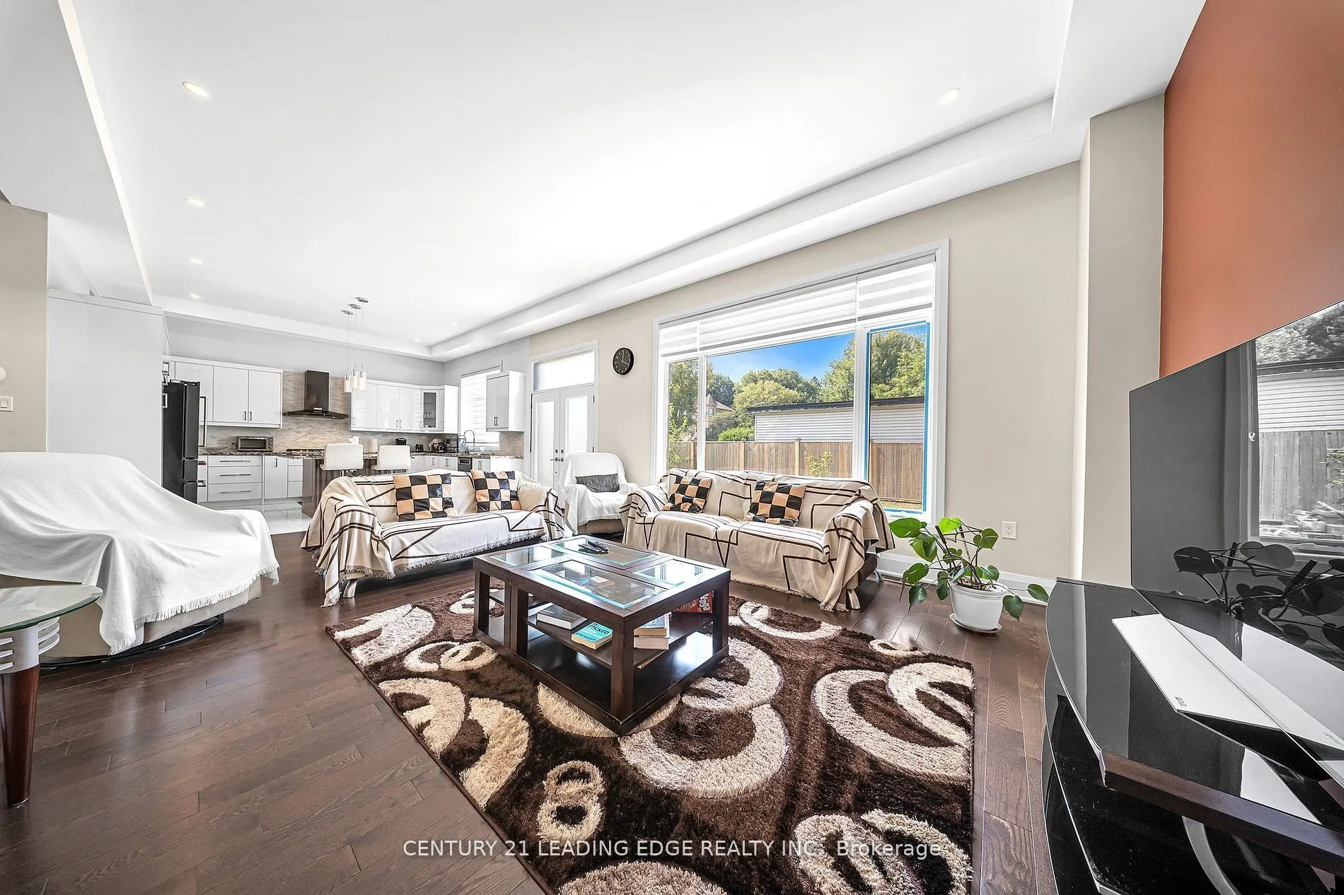 736 Hillview Crescent