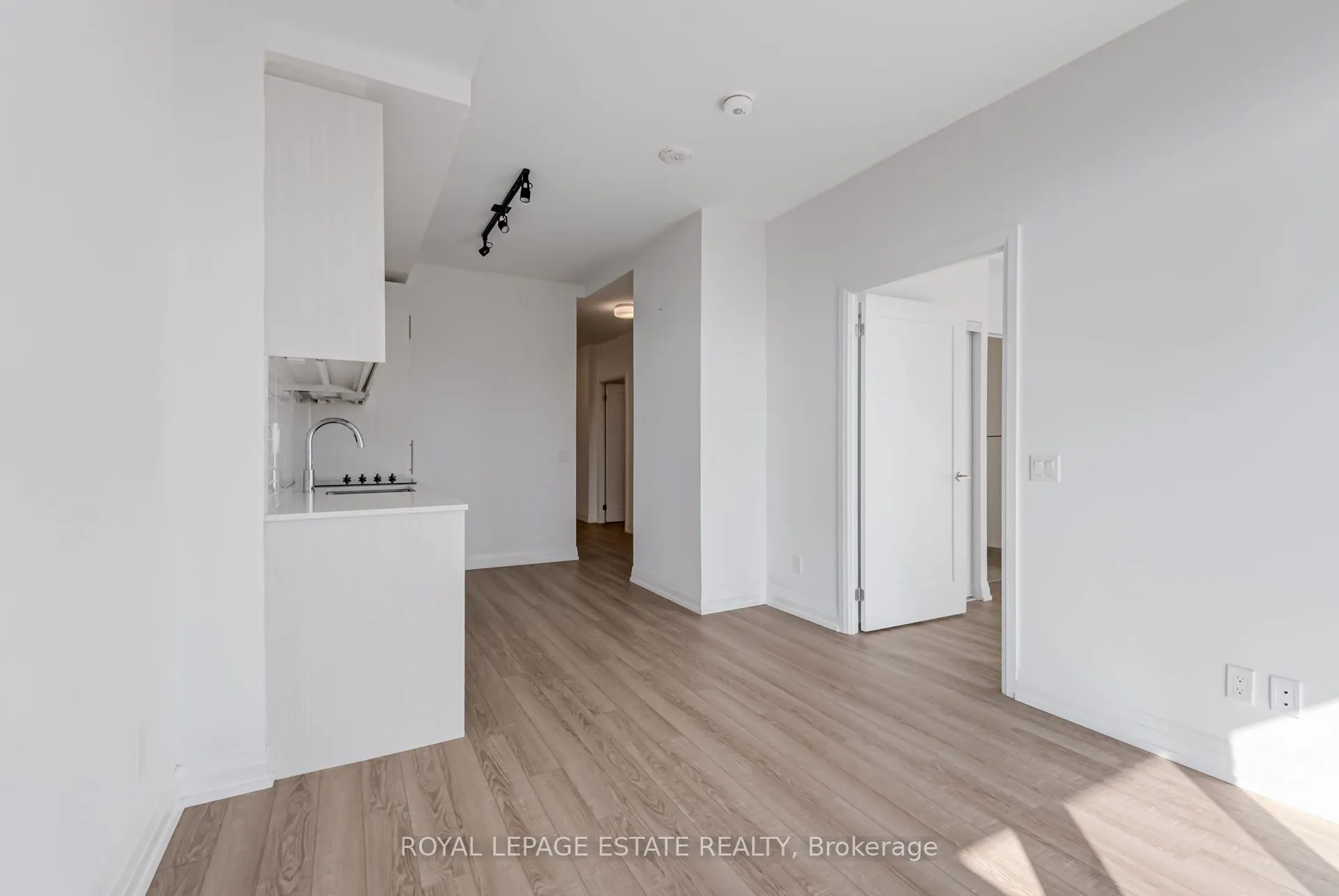 286 Main Street, #1806