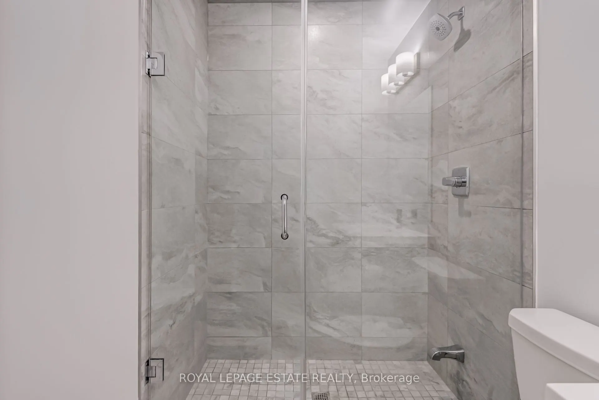 286 Main Street, #1806