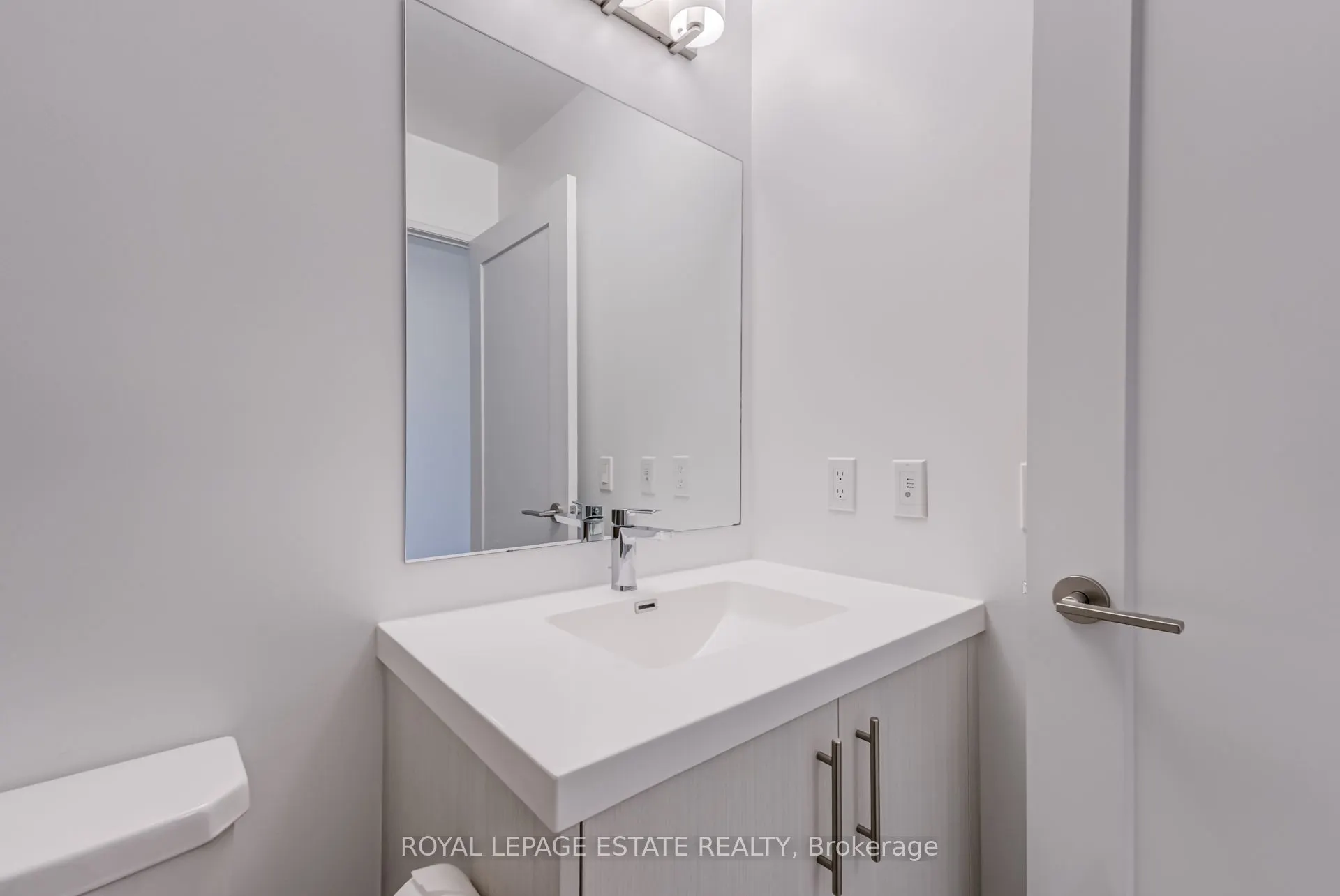 286 Main Street, #1806
