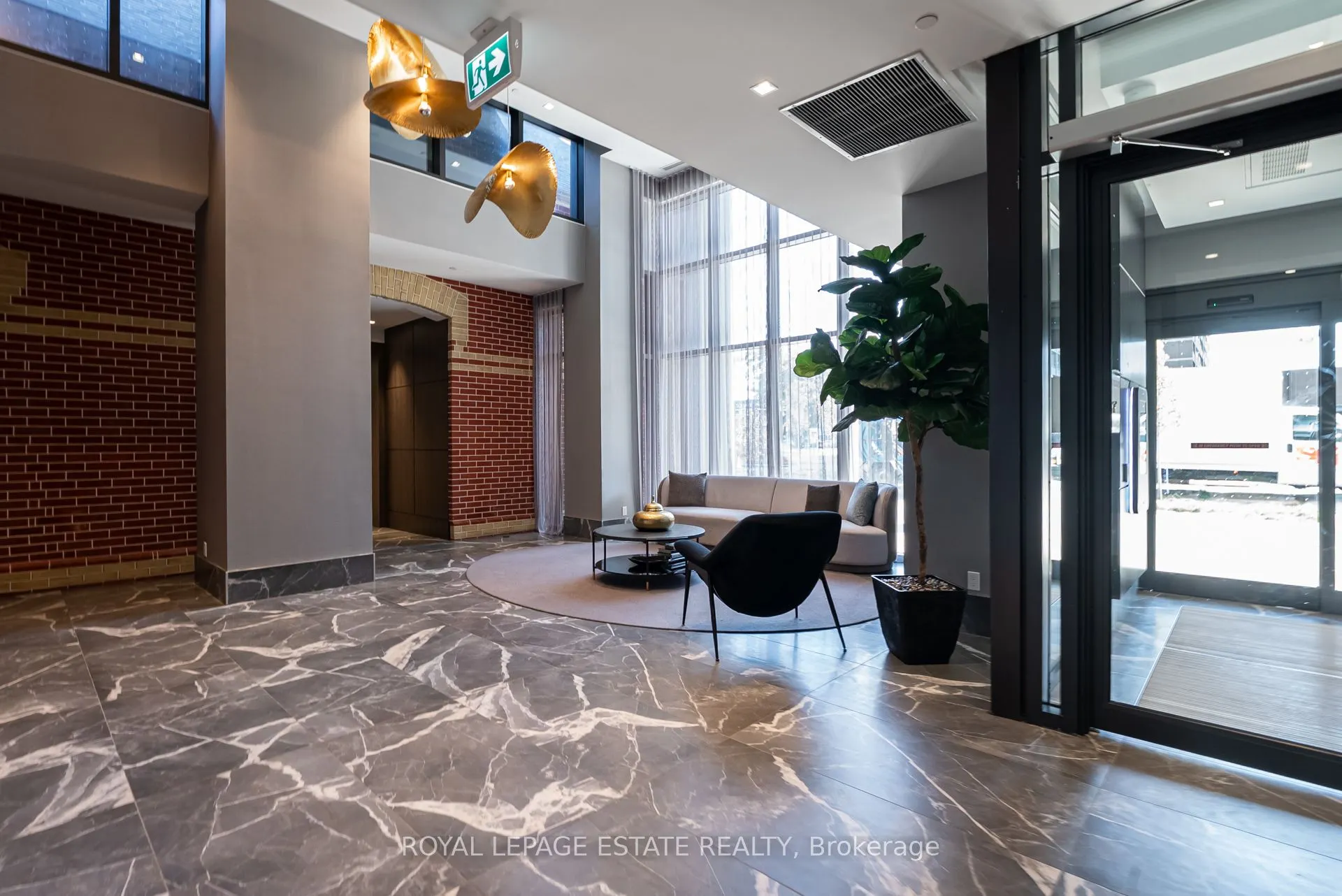 286 Main Street, #1806