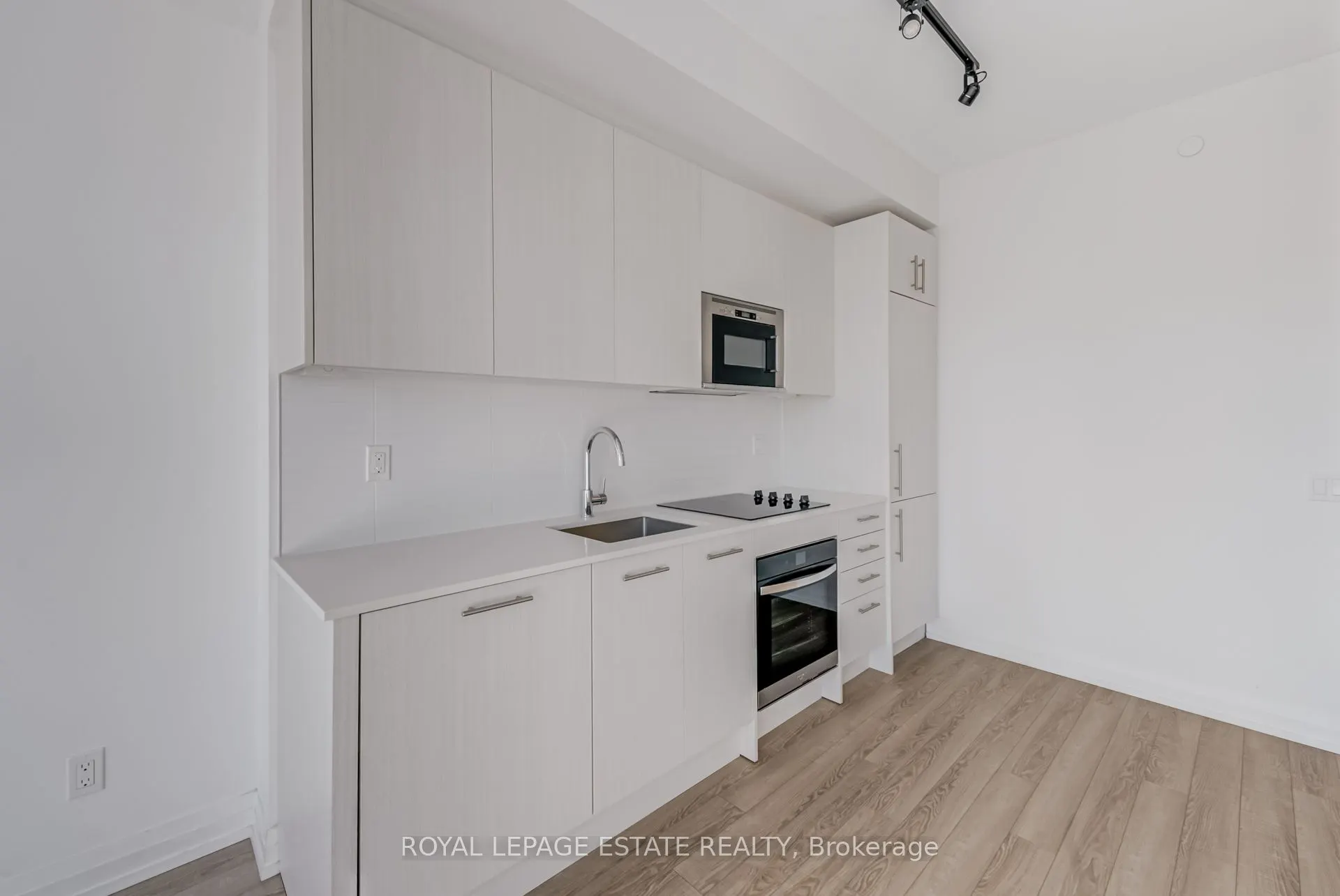 286 Main Street, #1806