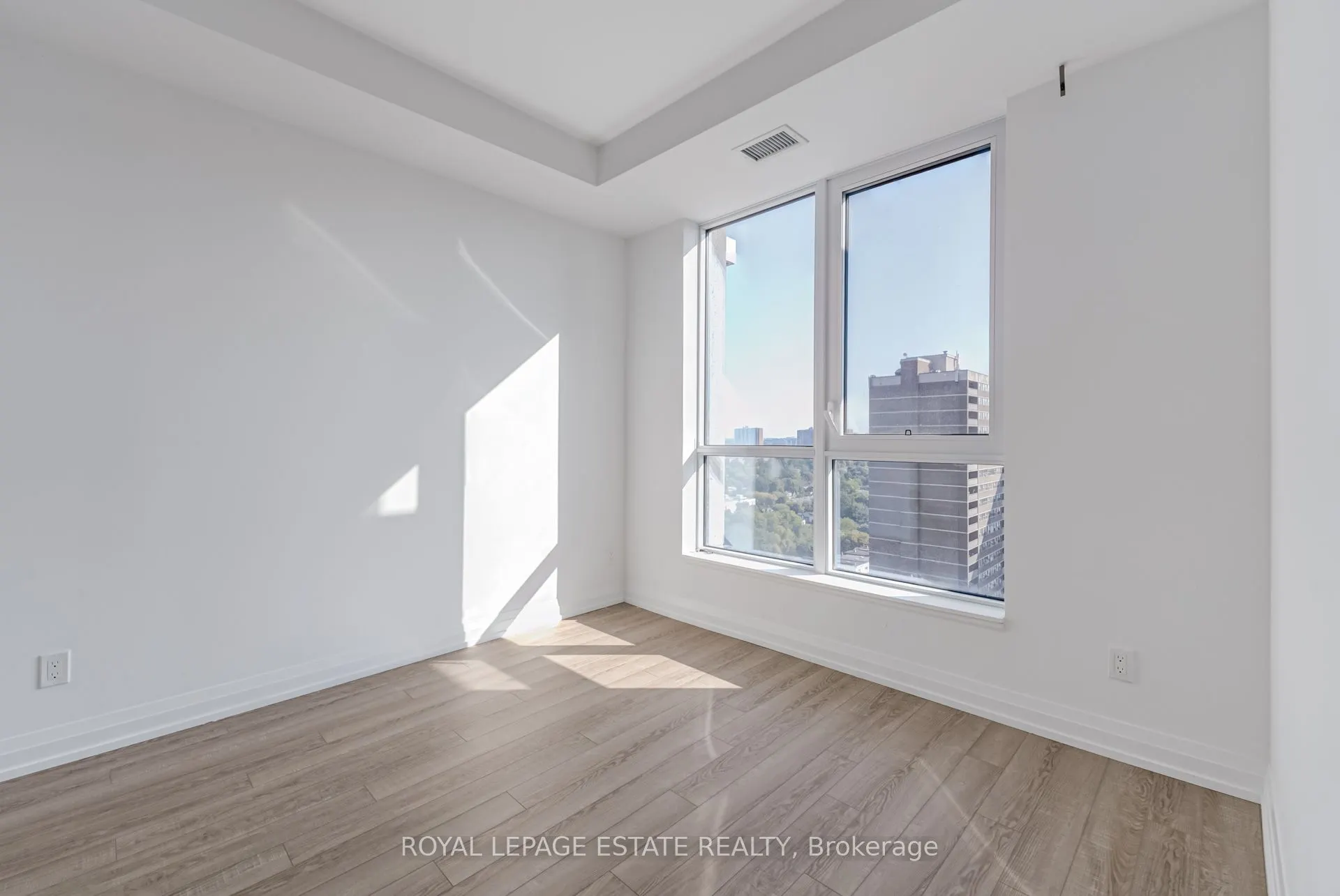 286 Main Street, #1806