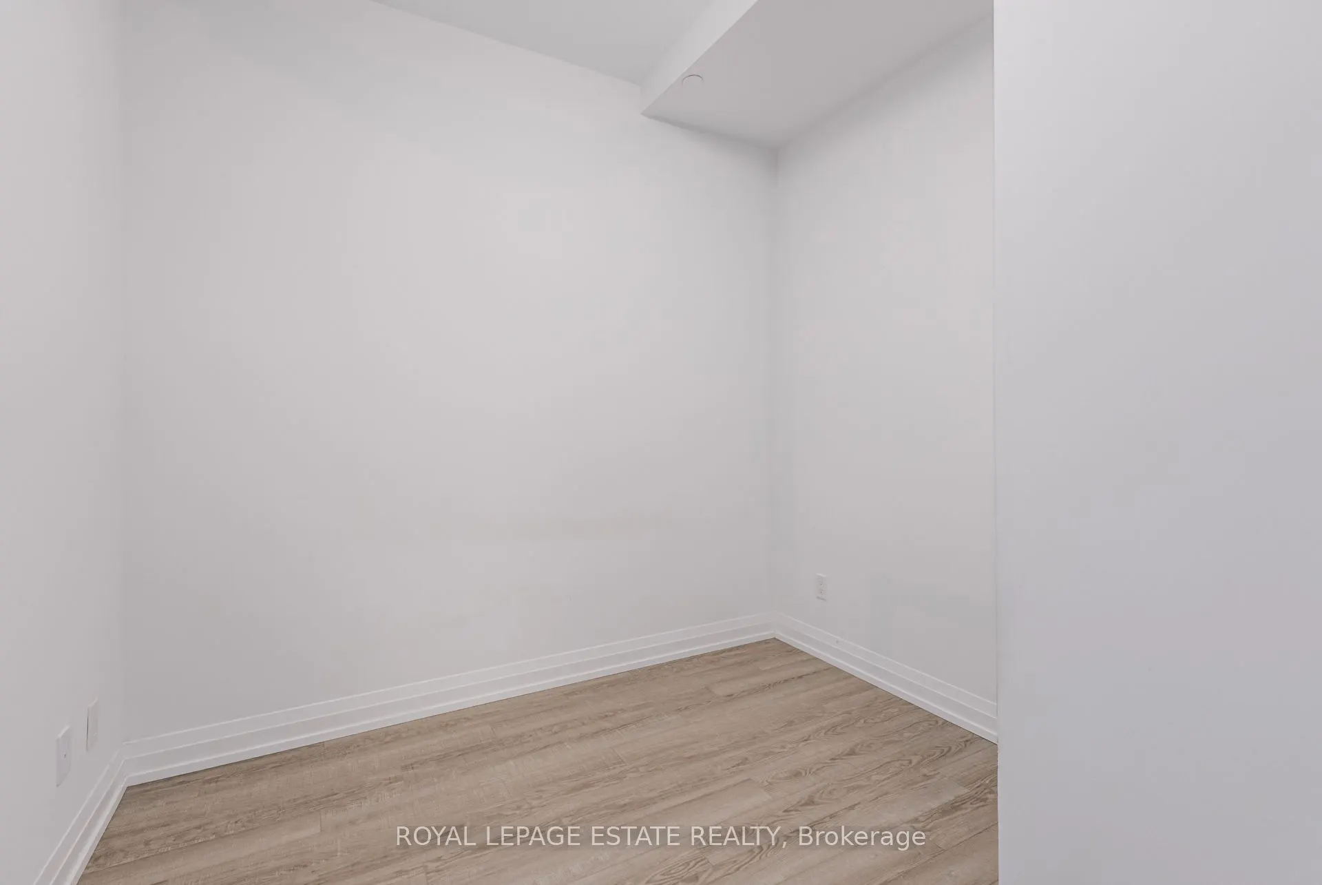 286 Main Street, #1806