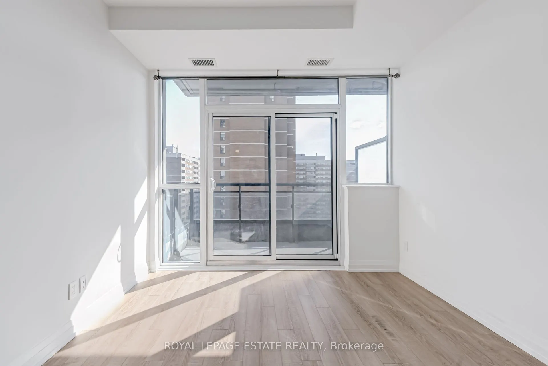 286 Main Street, #1806