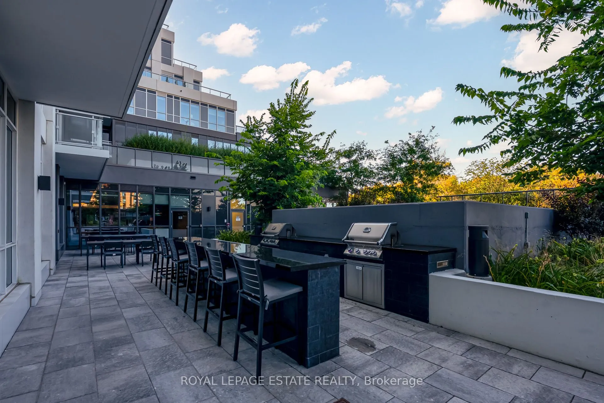 286 Main Street, #1806