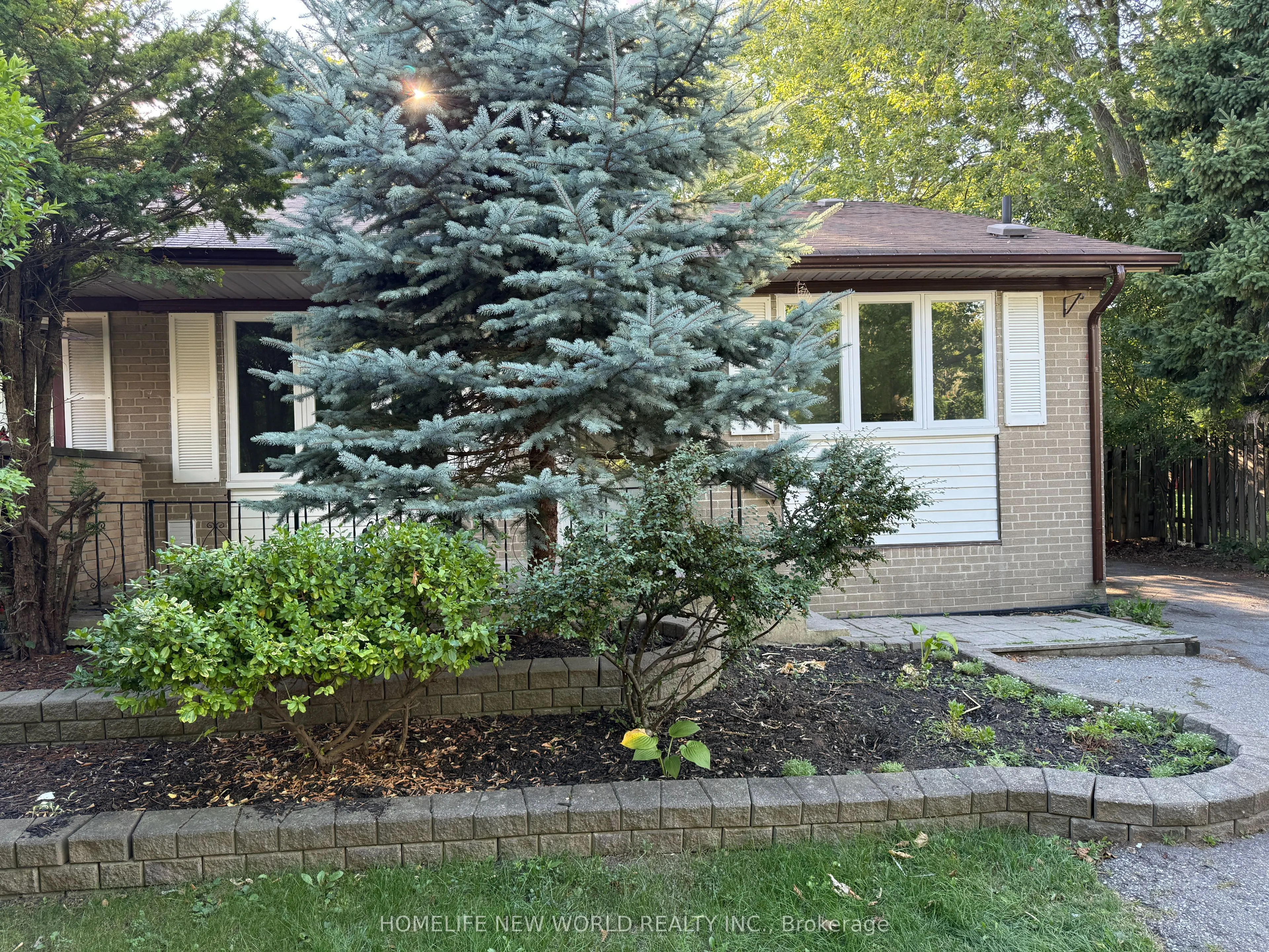 49 Thorncroft Crescent