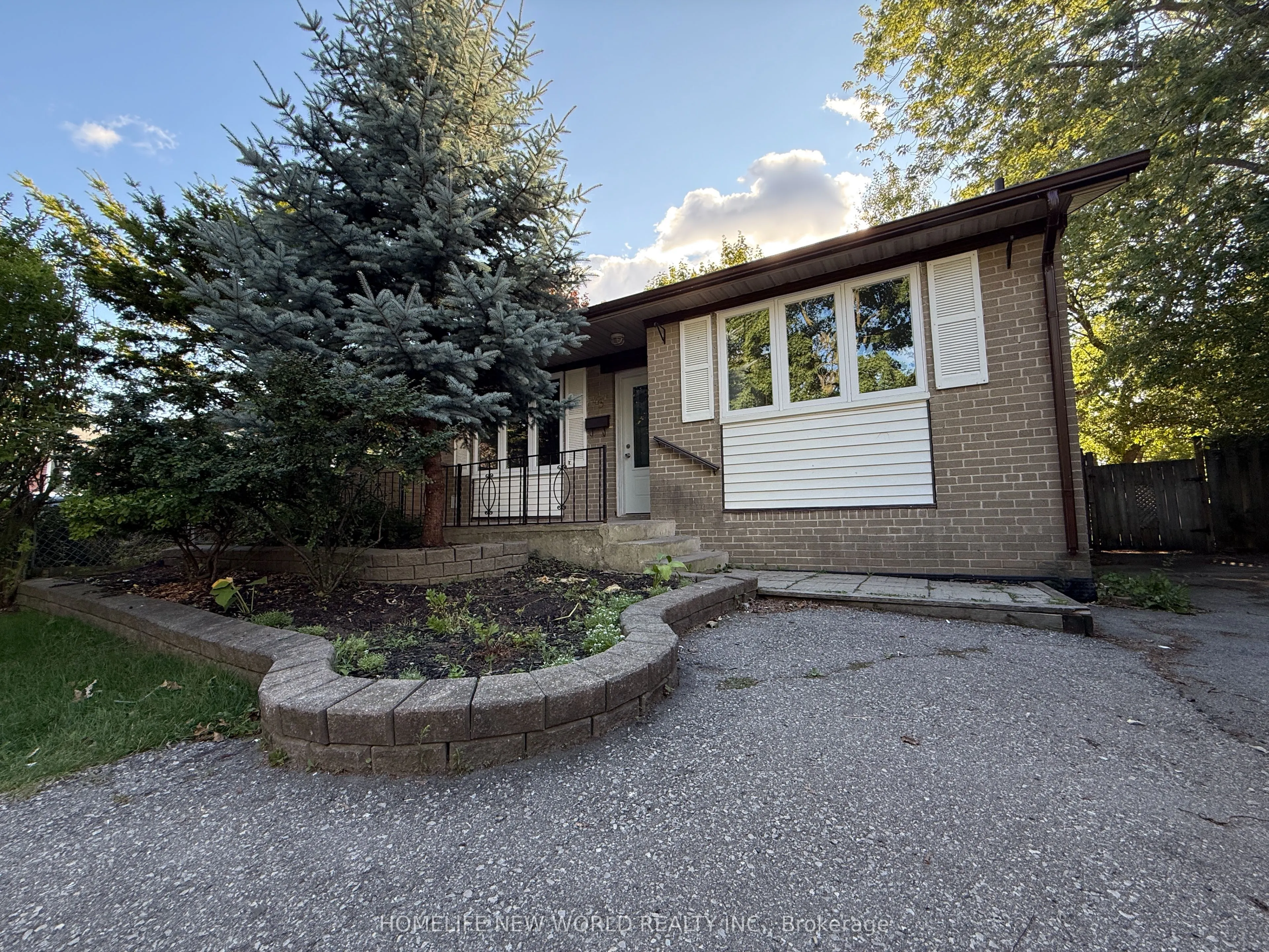 49 Thorncroft Crescent