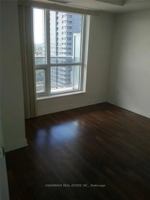 181 Village Green Square, #2916