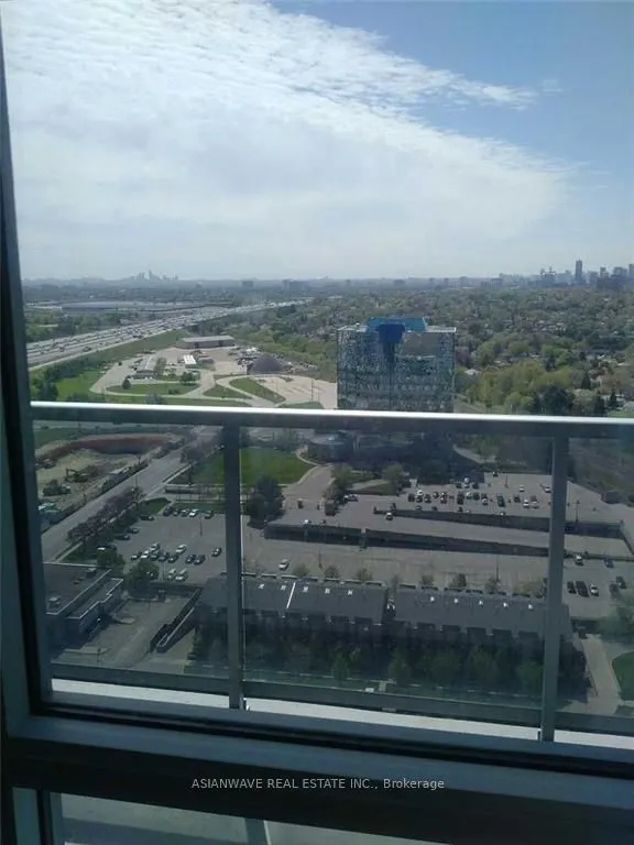 181 Village Green Square, #2916