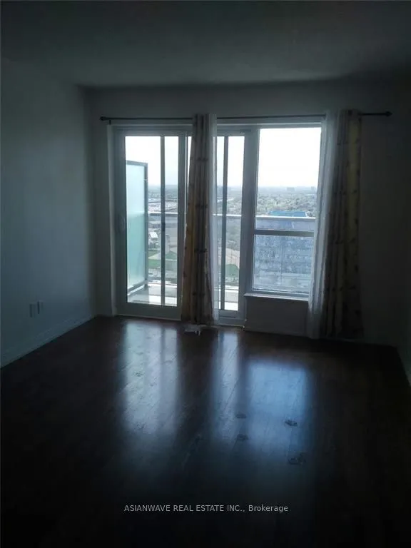 181 Village Green Square, #2916