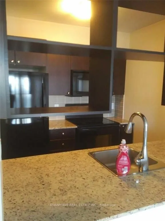 181 Village Green Square, #2916