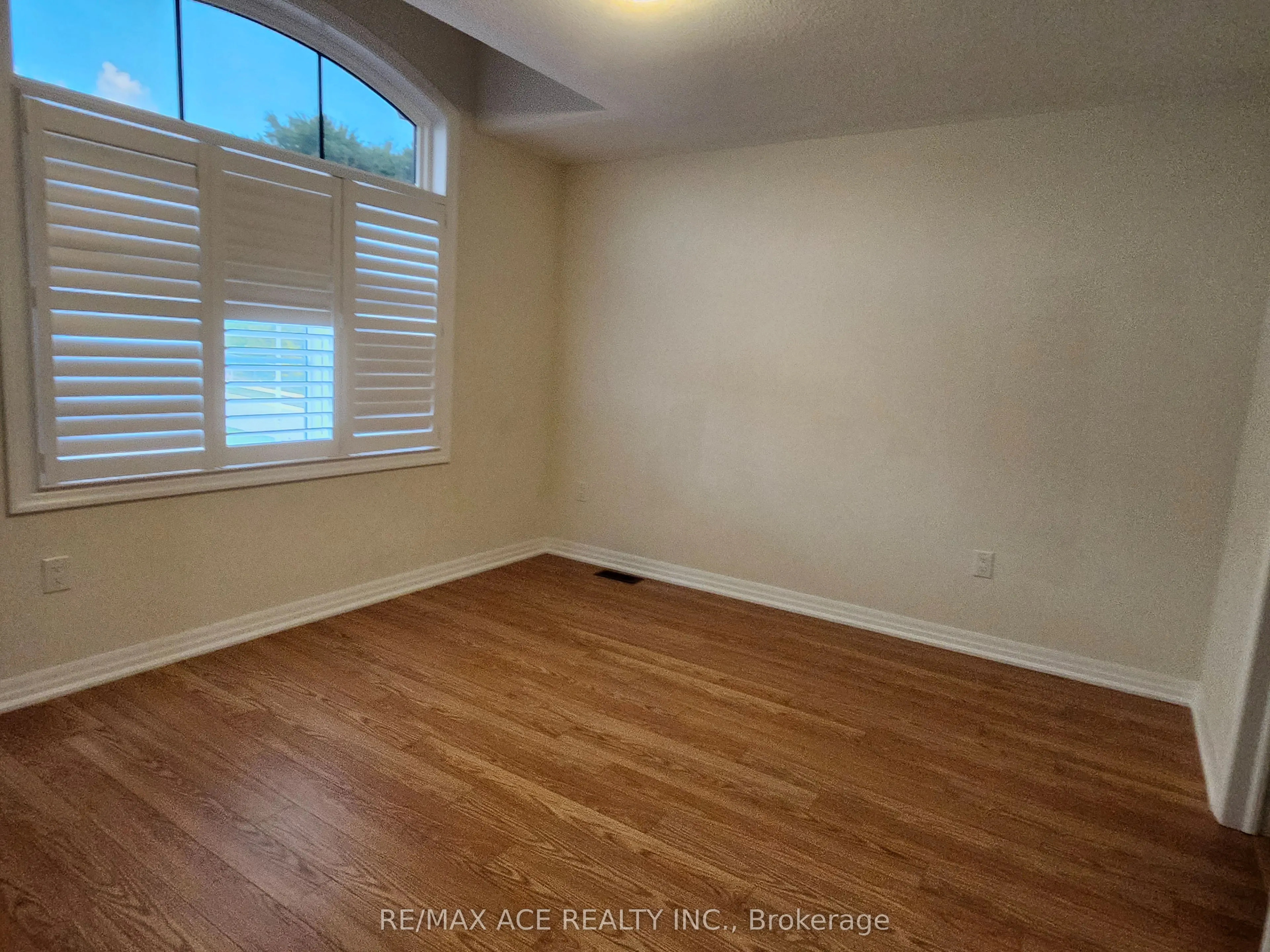 7 Northrop Avenue, #Main