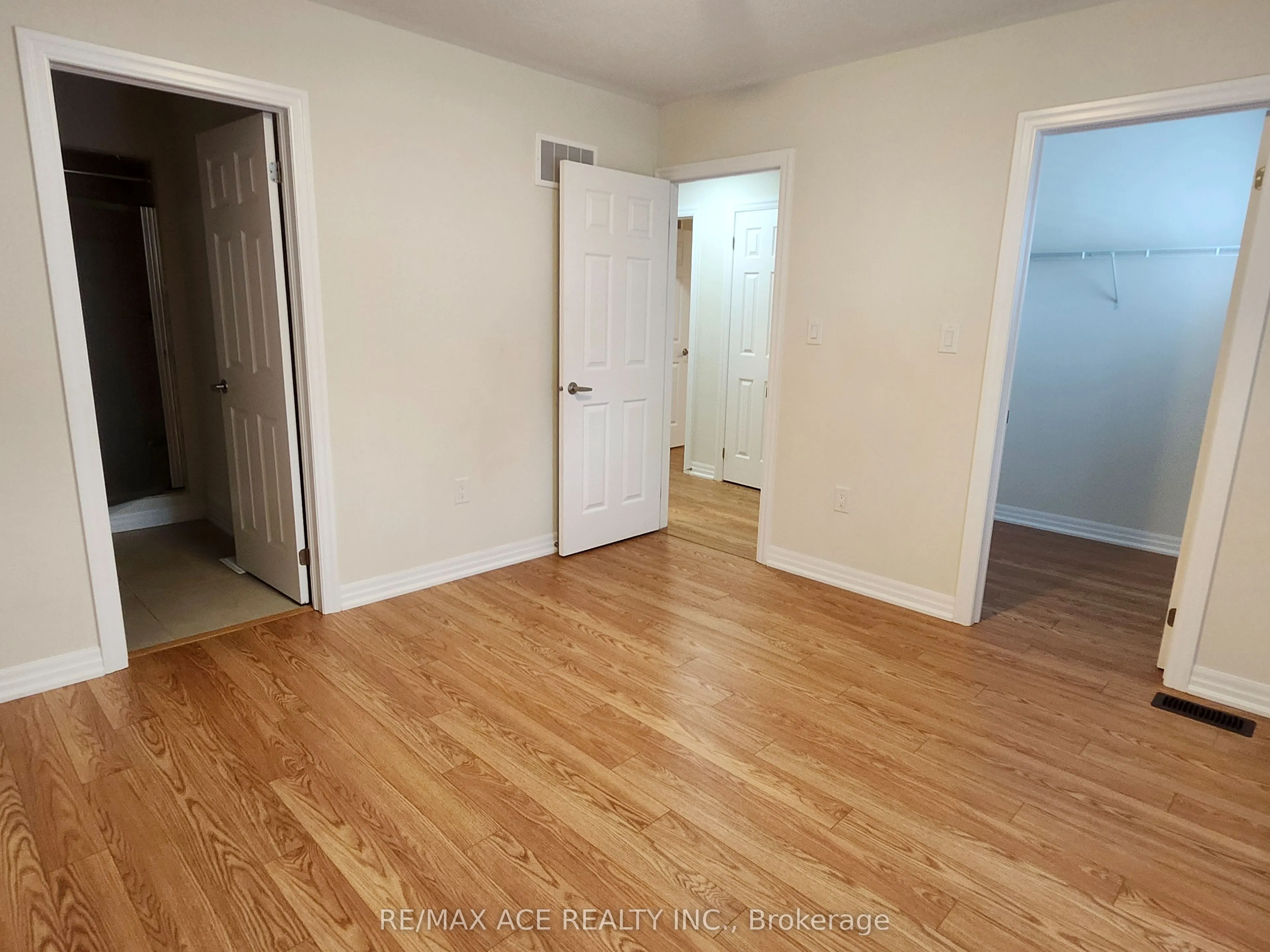7 Northrop Avenue, #Main
