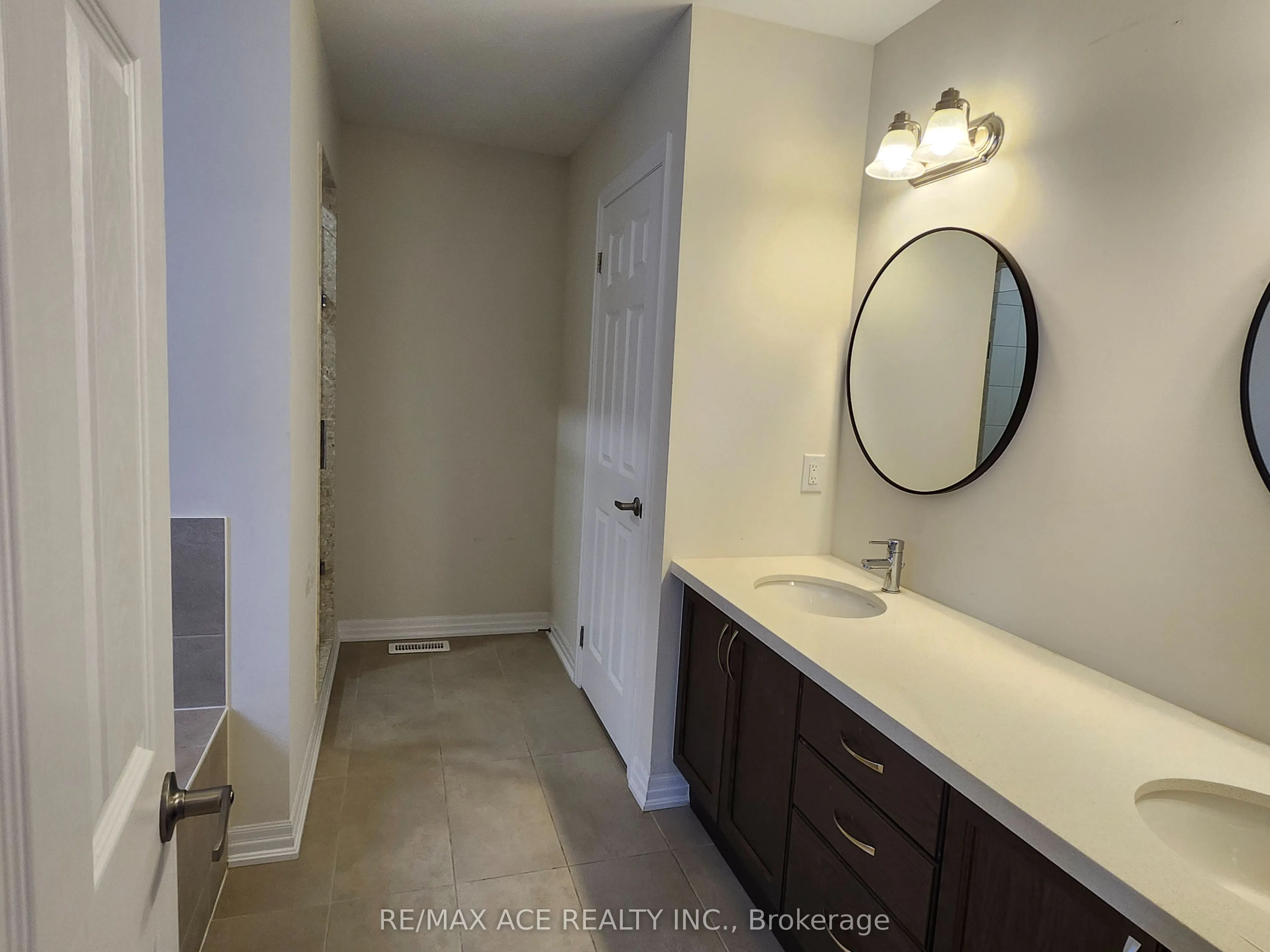 7 Northrop Avenue, #Main