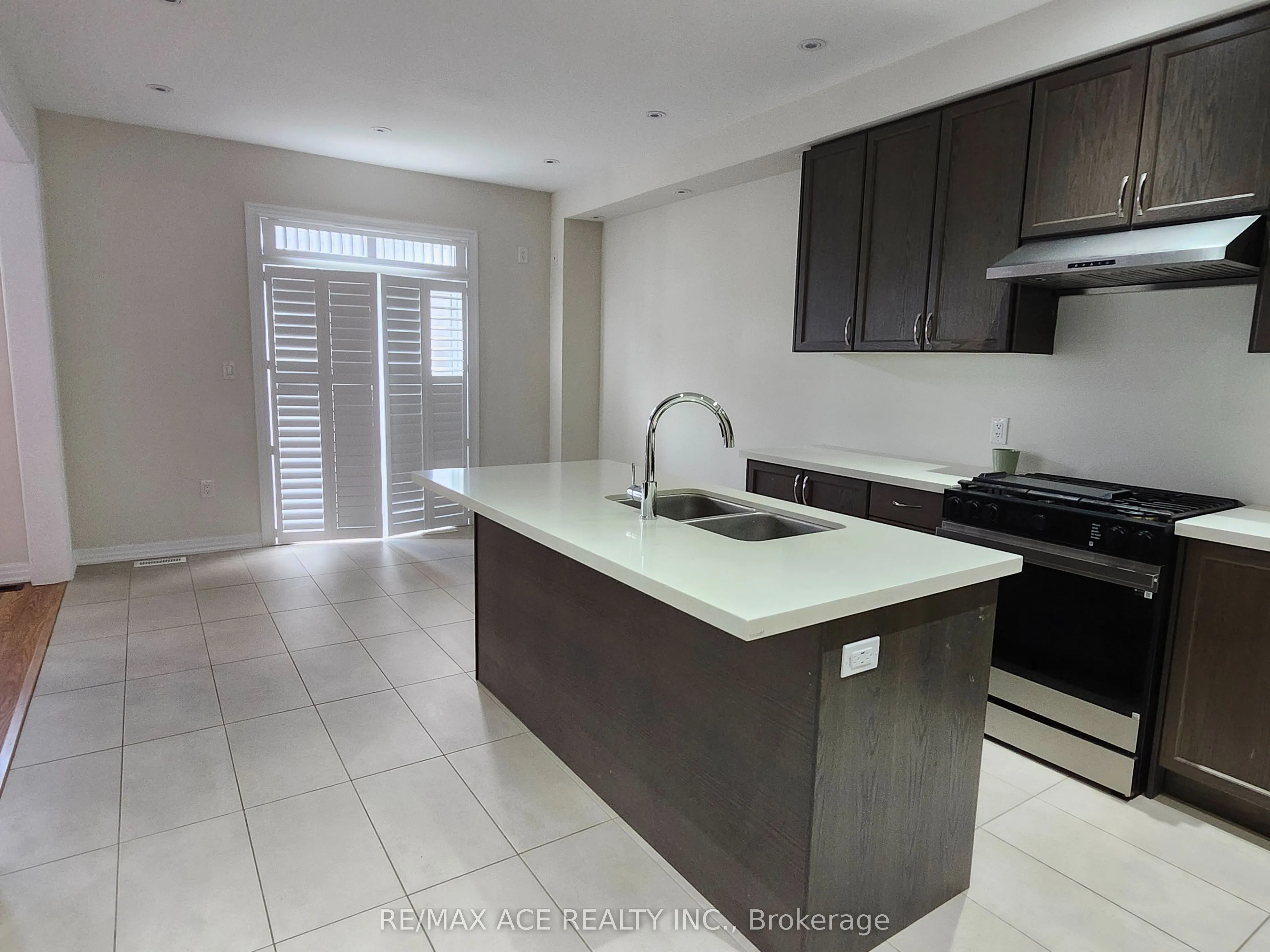 7 Northrop Avenue, #Main