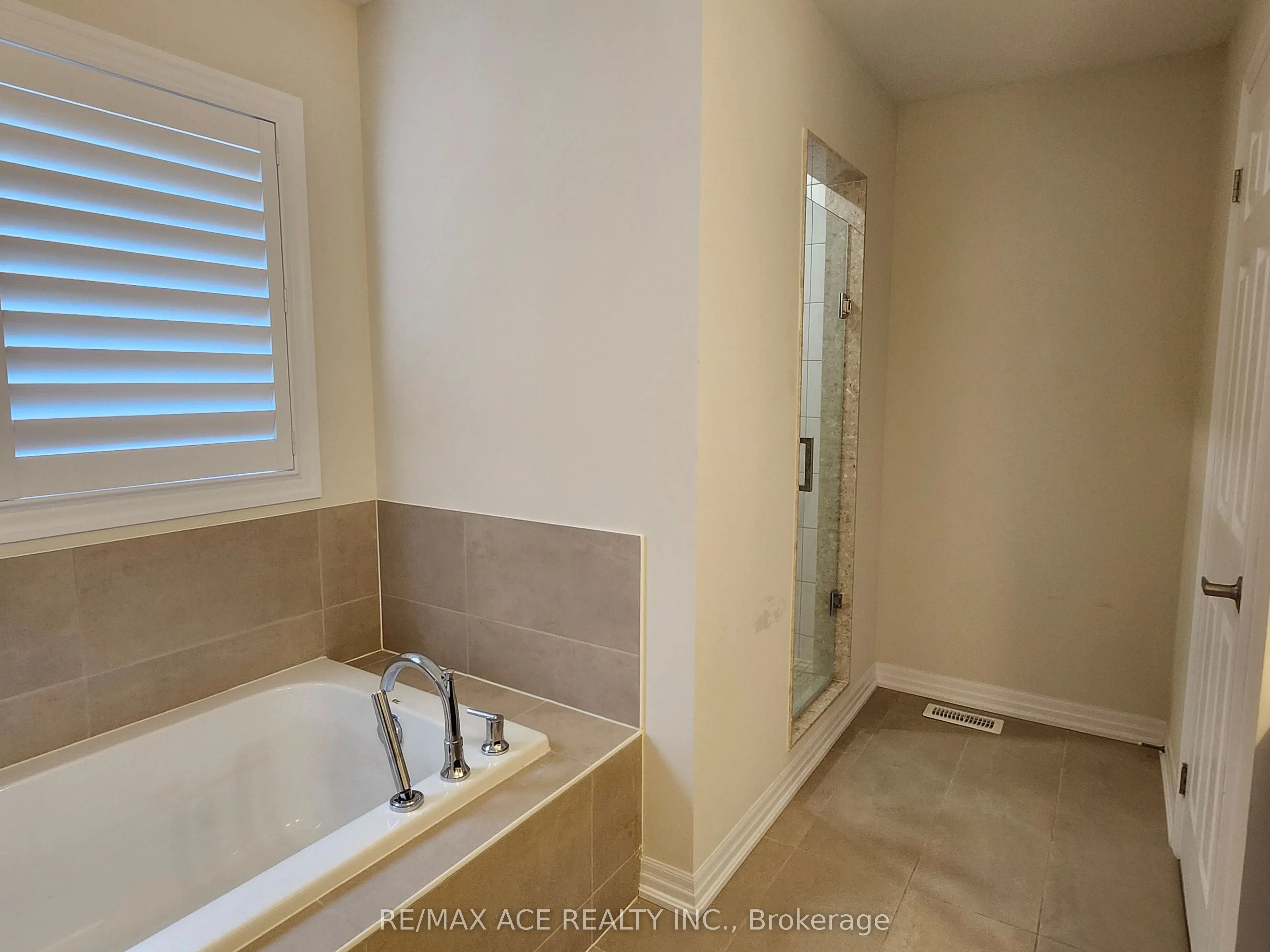 7 Northrop Avenue, #Main
