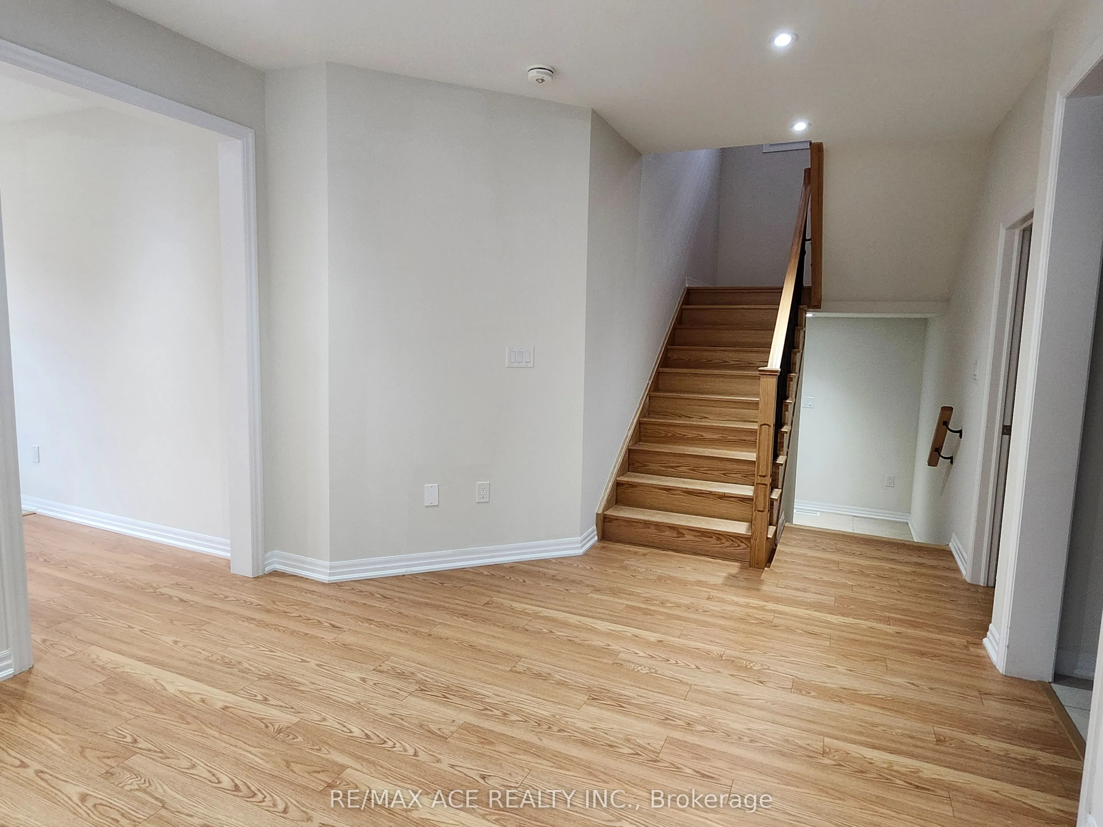 7 Northrop Avenue, #Main