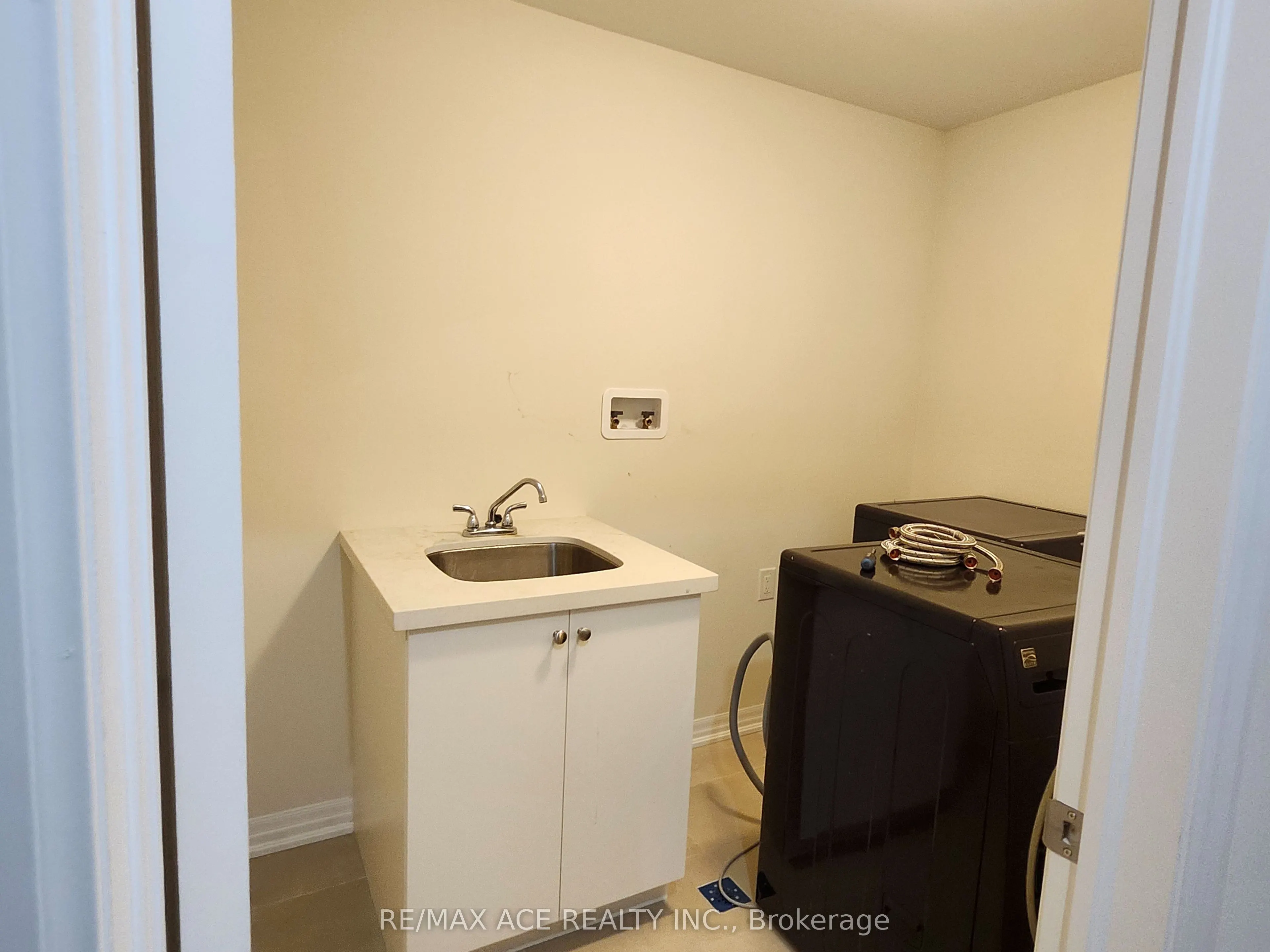 7 Northrop Avenue, #Main