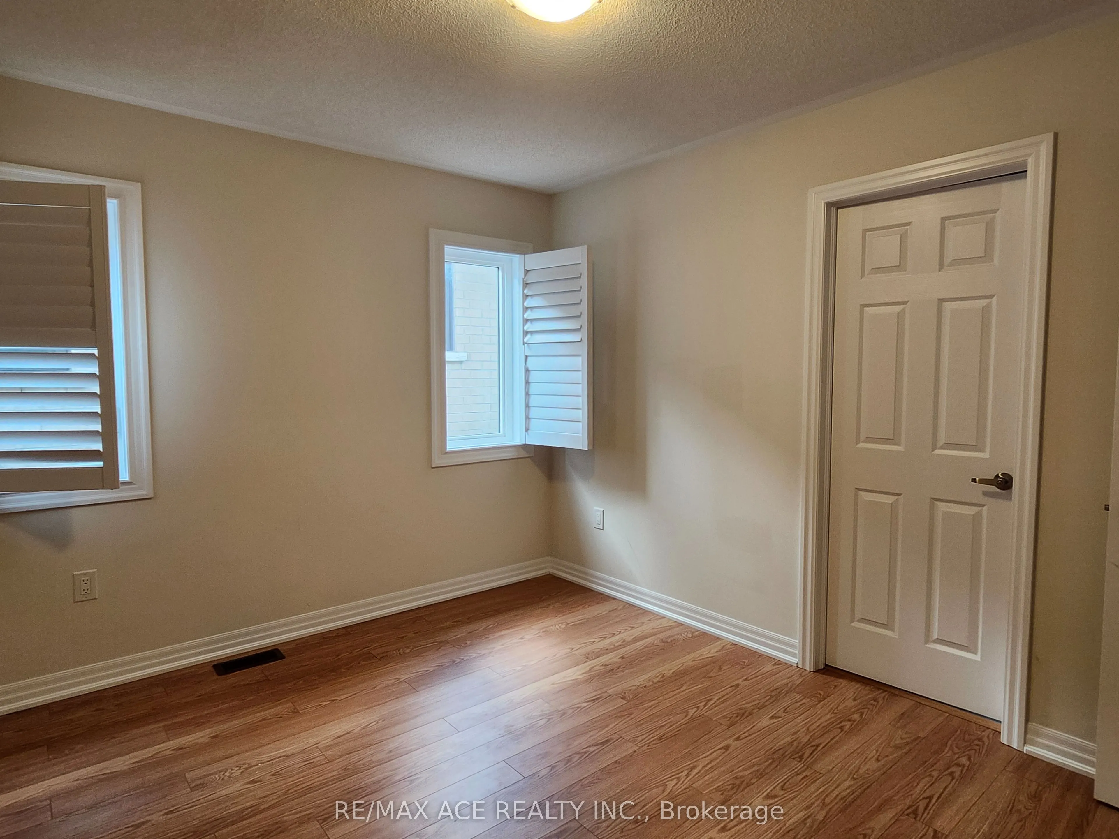 7 Northrop Avenue, #Main