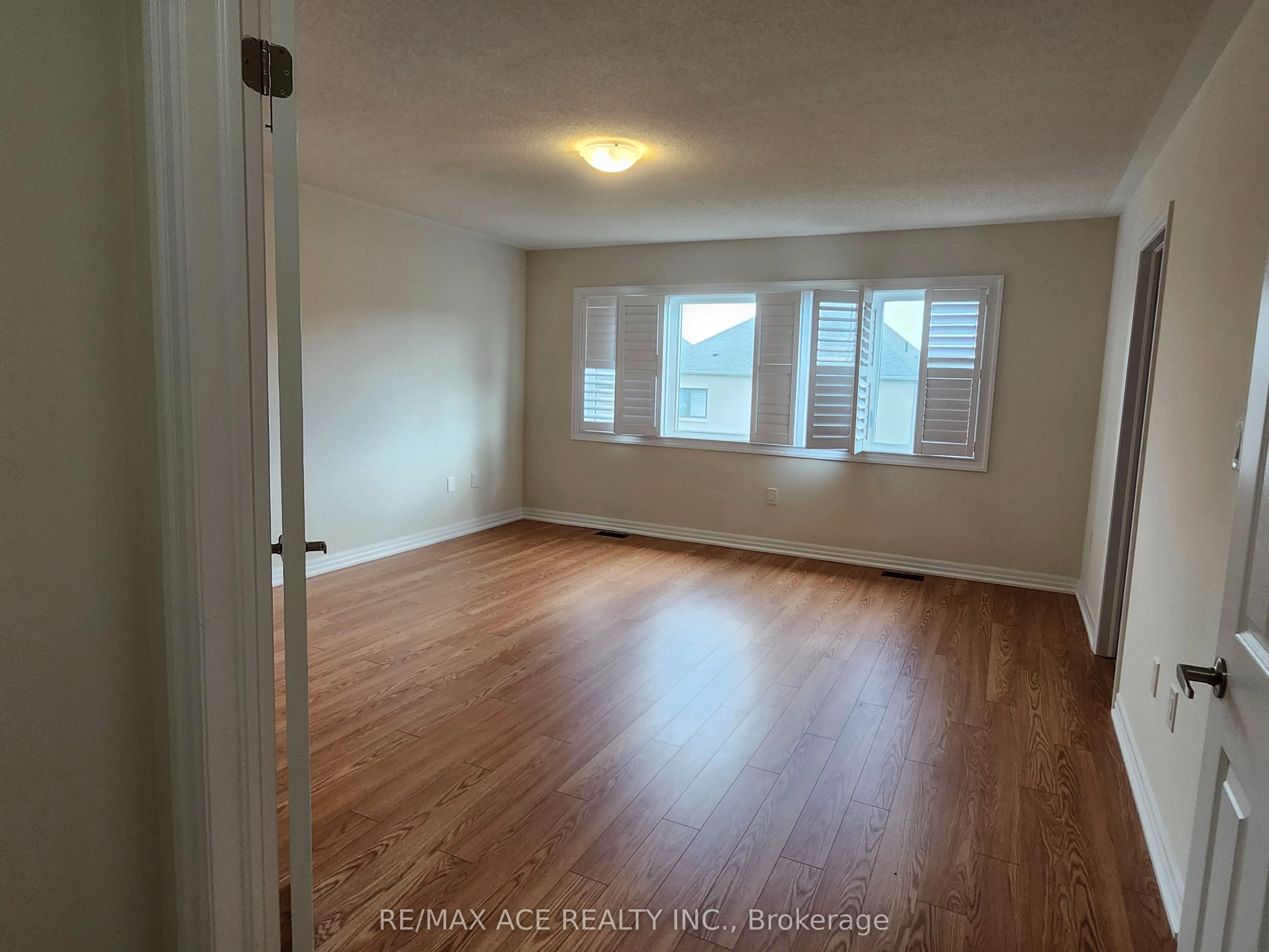 7 Northrop Avenue, #Main