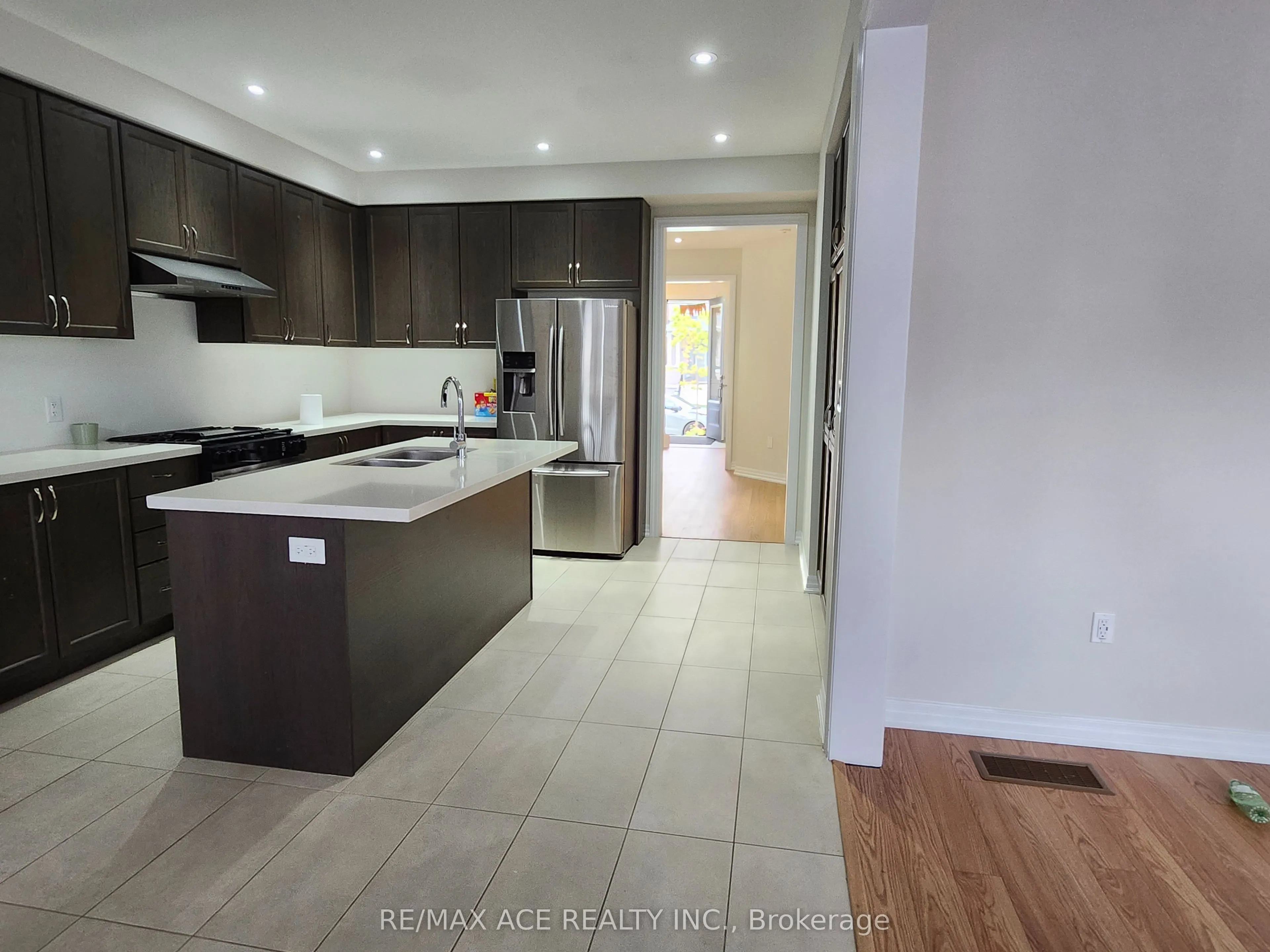 7 Northrop Avenue, #Main