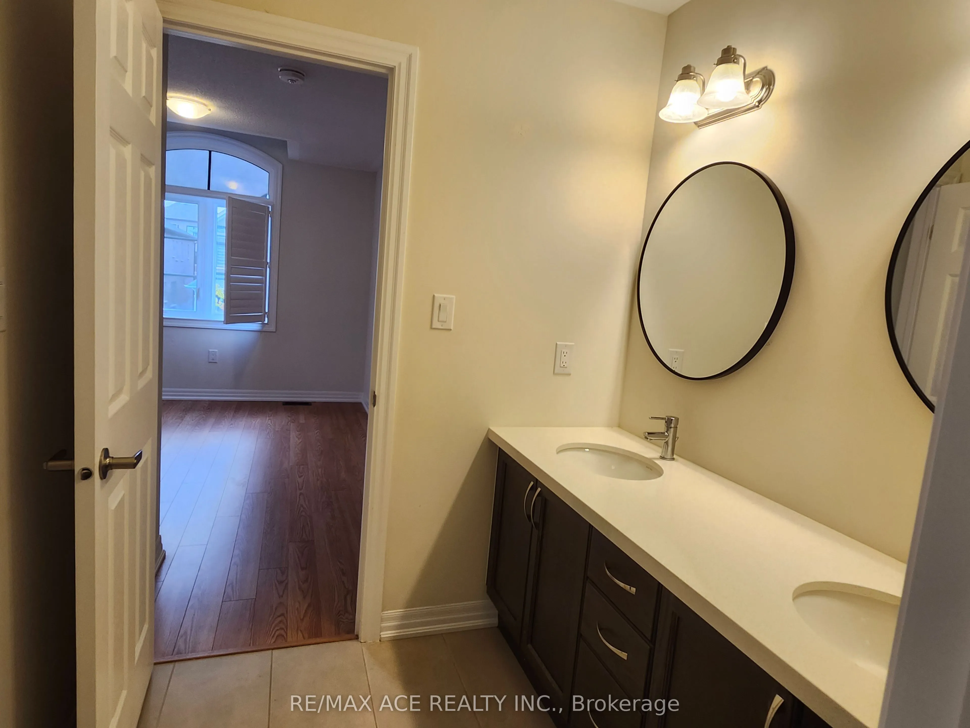 7 Northrop Avenue, #Main