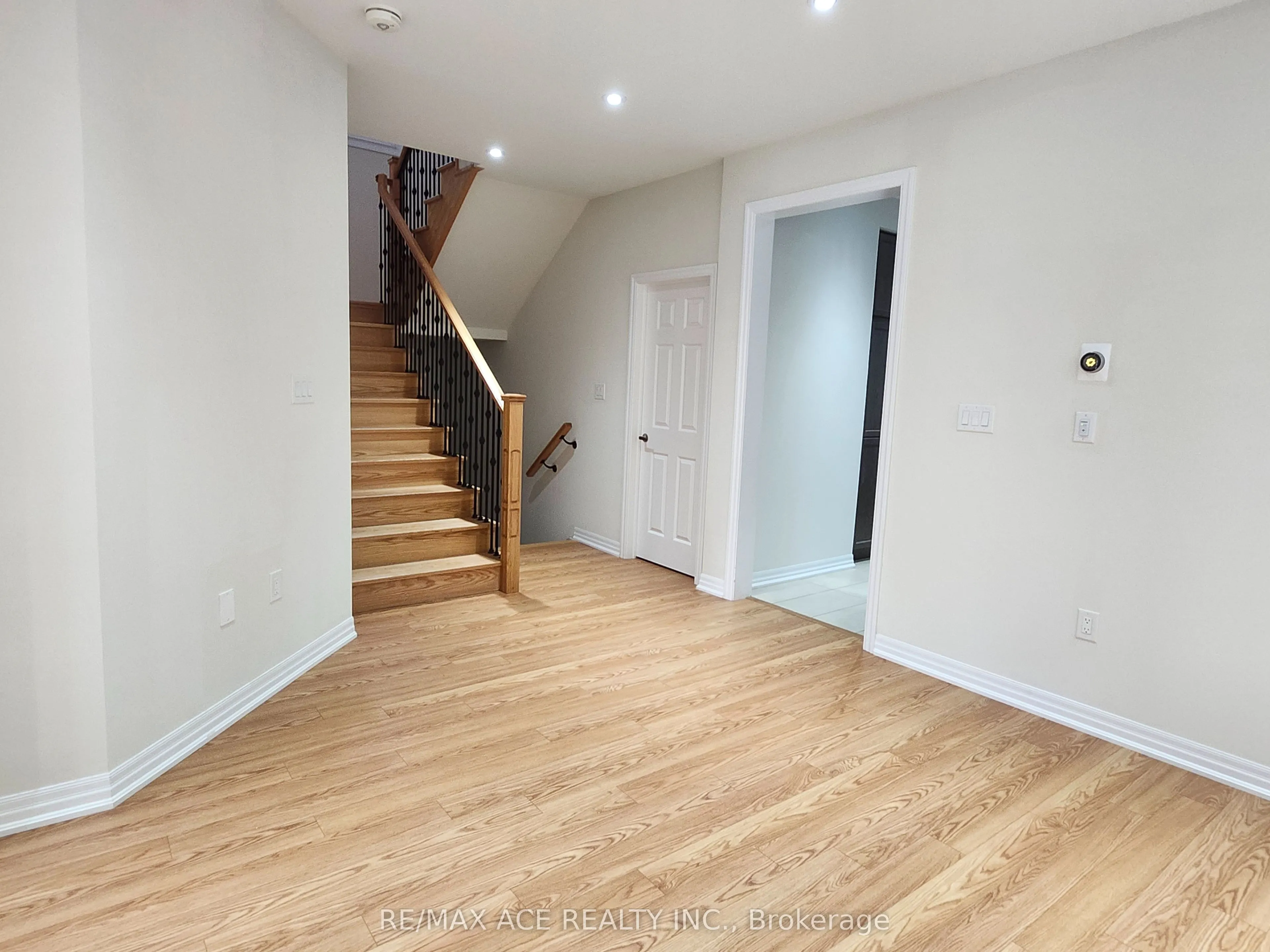 7 Northrop Avenue, #Main
