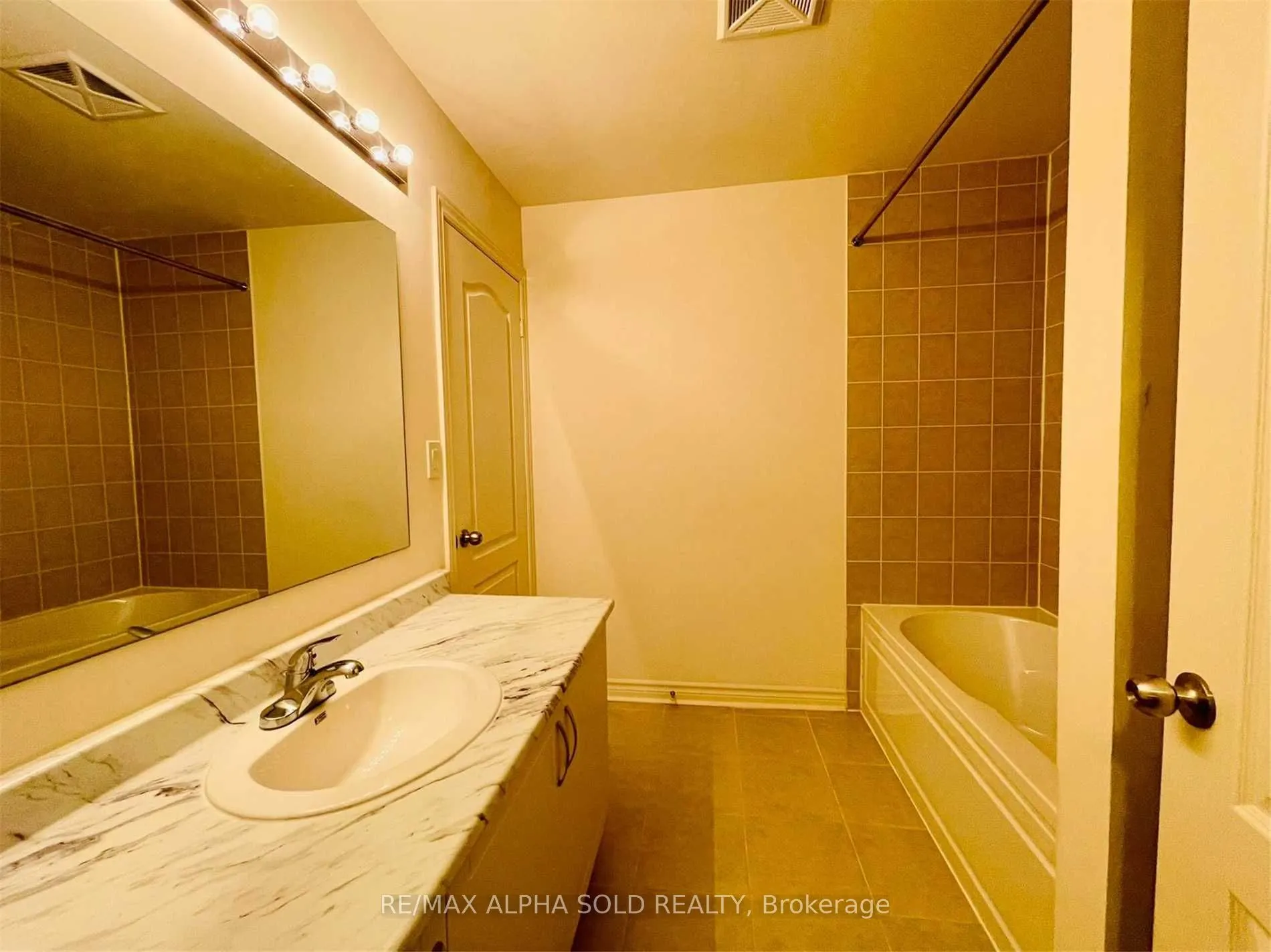 8 Eaton Park Lane, #9