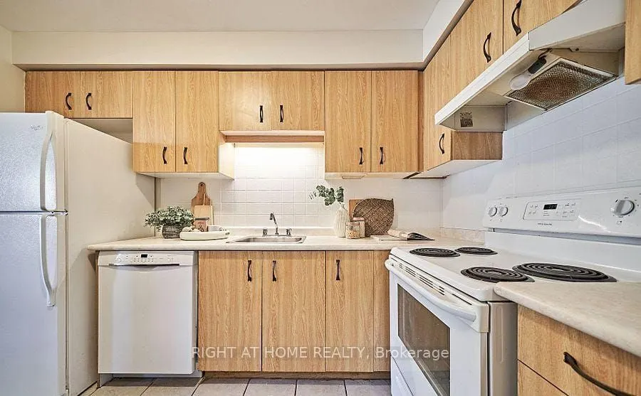 10 Bassett Boulevard, #18
