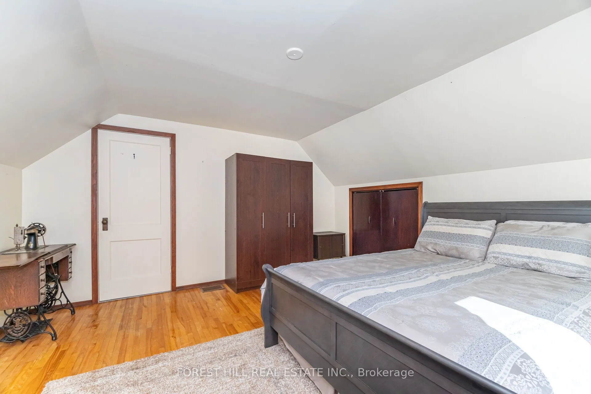 2 Topham Road