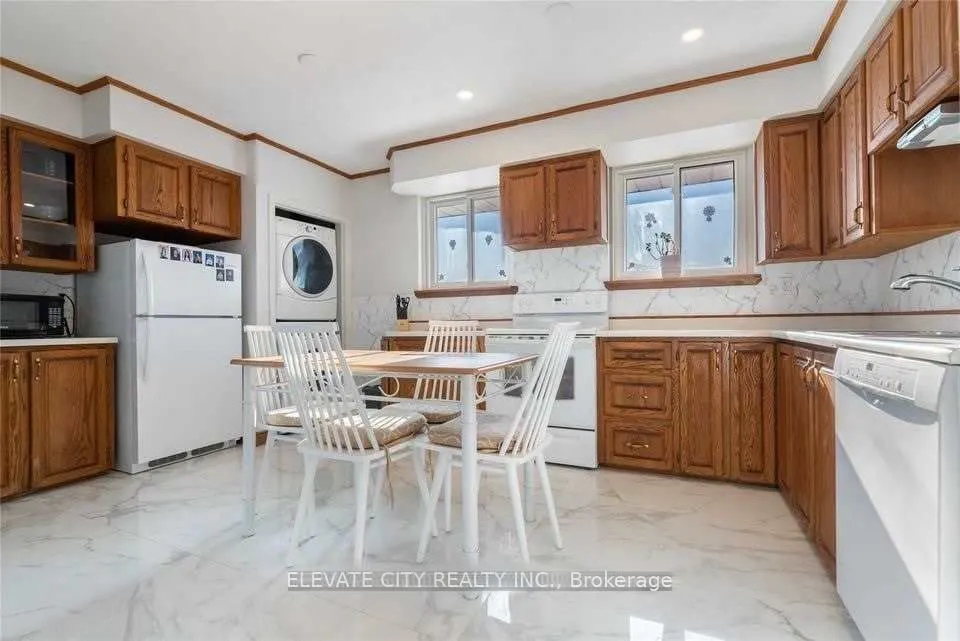 1330 Minden Street, #Main