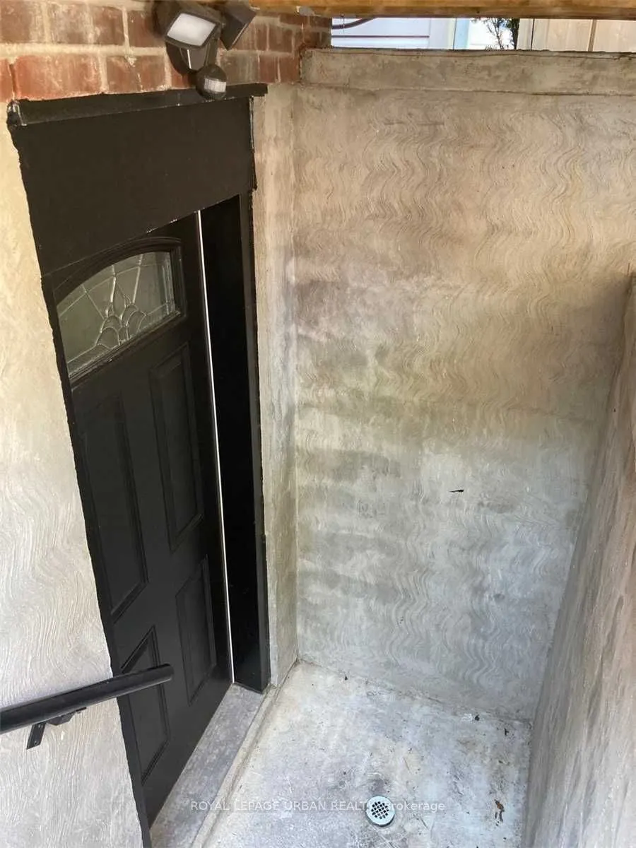 17 Chester Avenue, #Lower