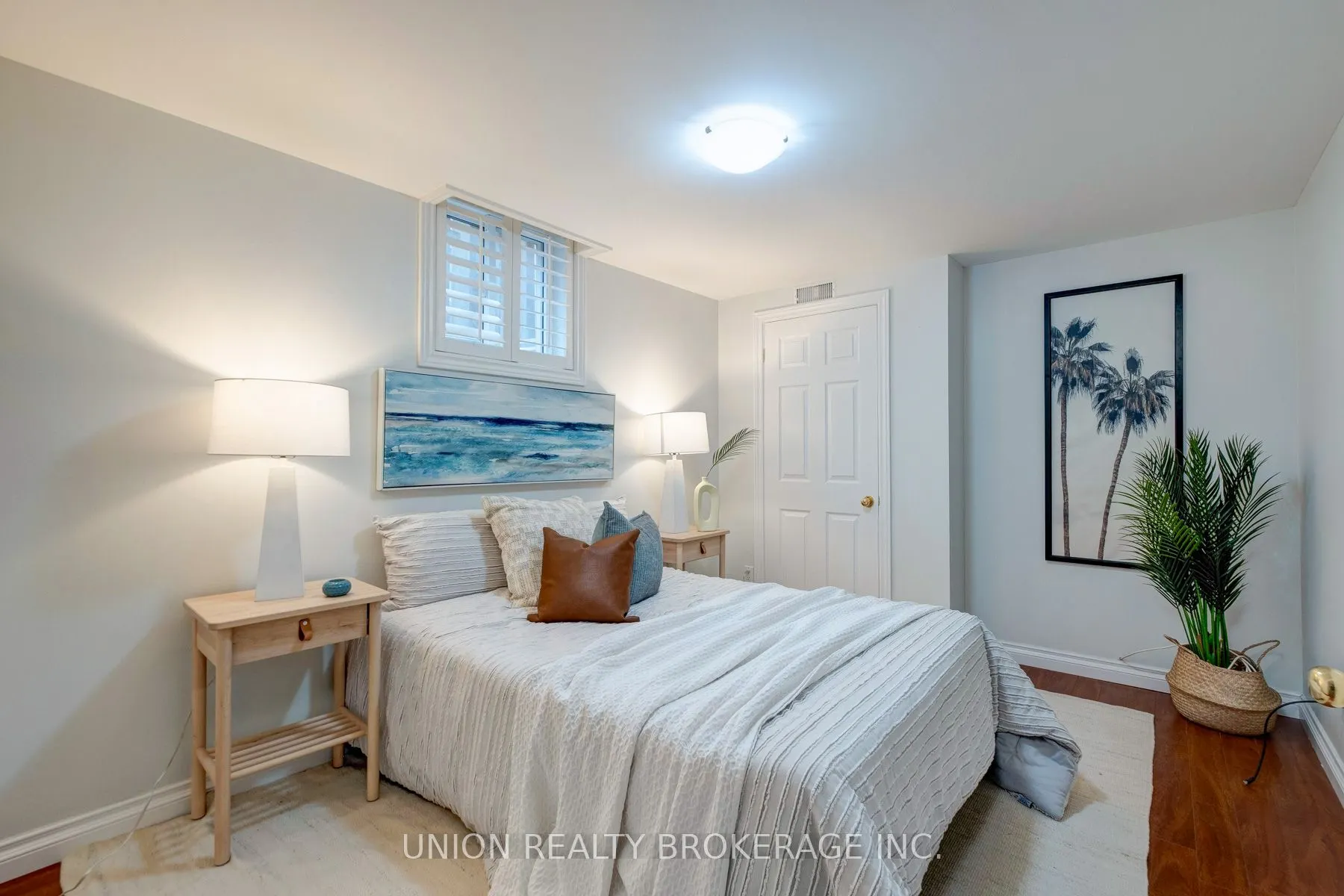 1022 Benton Crescent