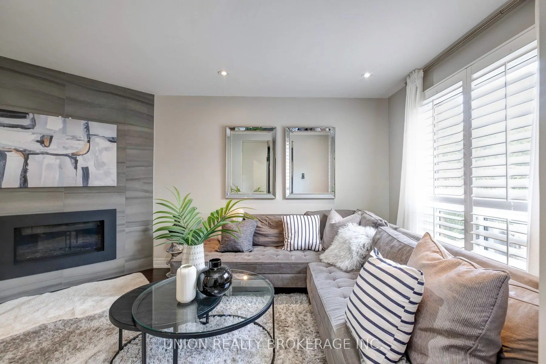 1022 Benton Crescent