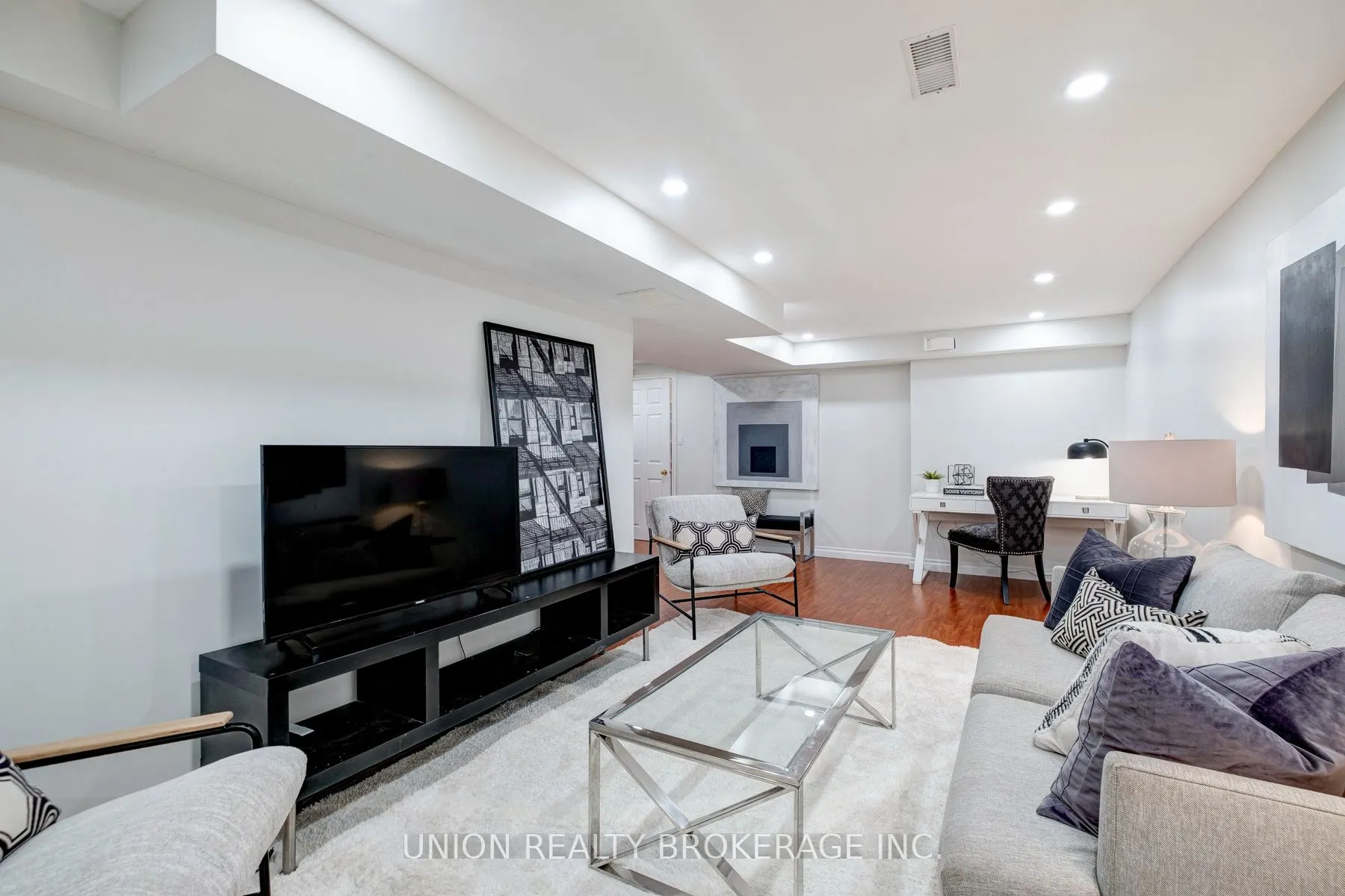 1022 Benton Crescent