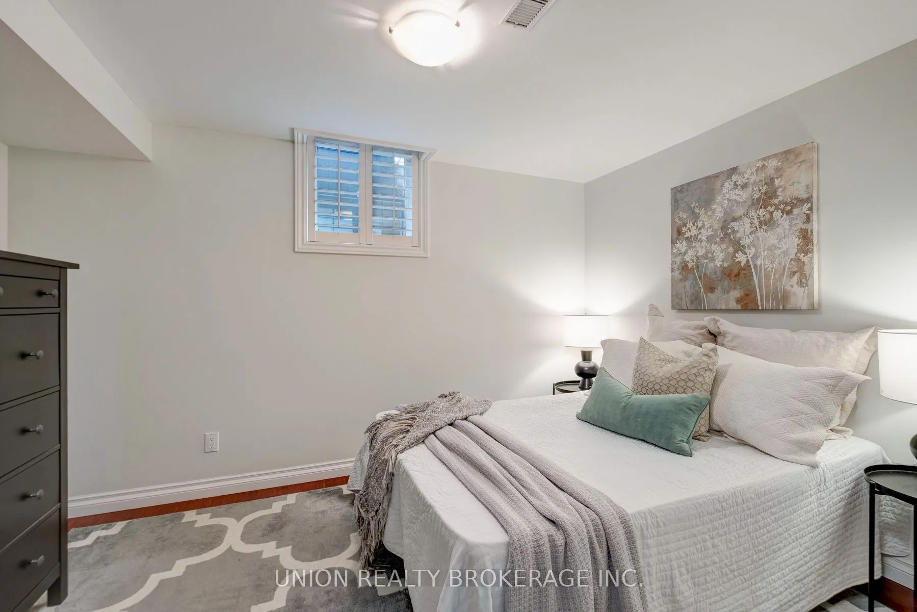 1022 Benton Crescent
