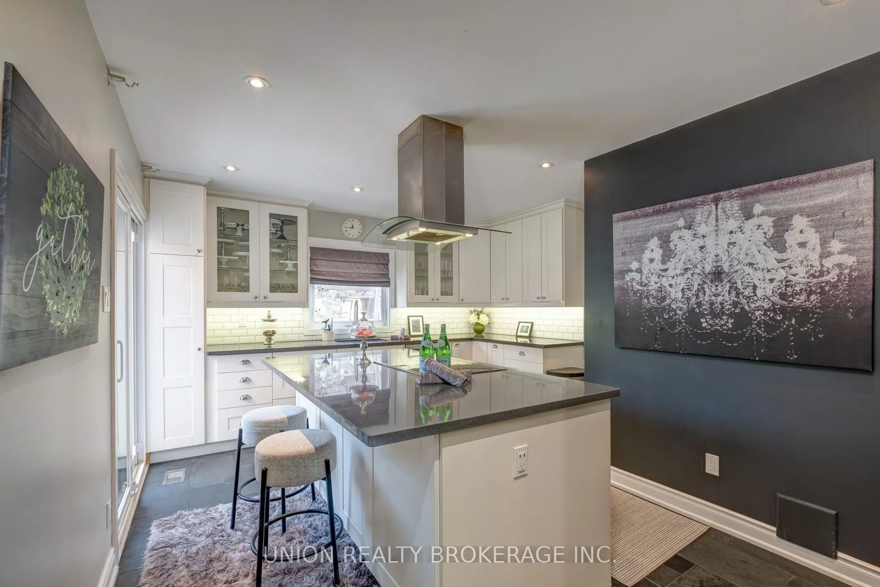 1022 Benton Crescent