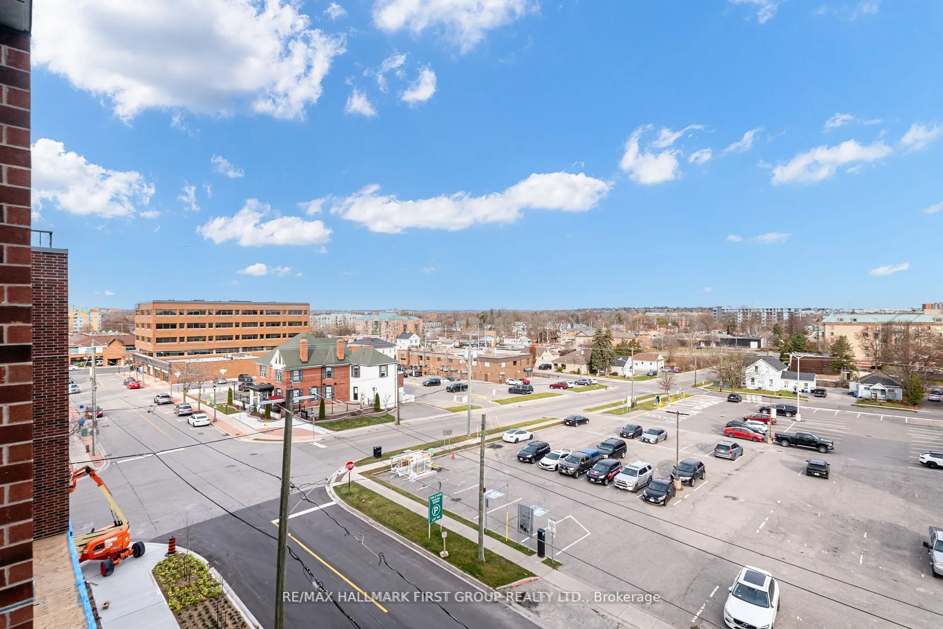 201 Brock Street S, #404