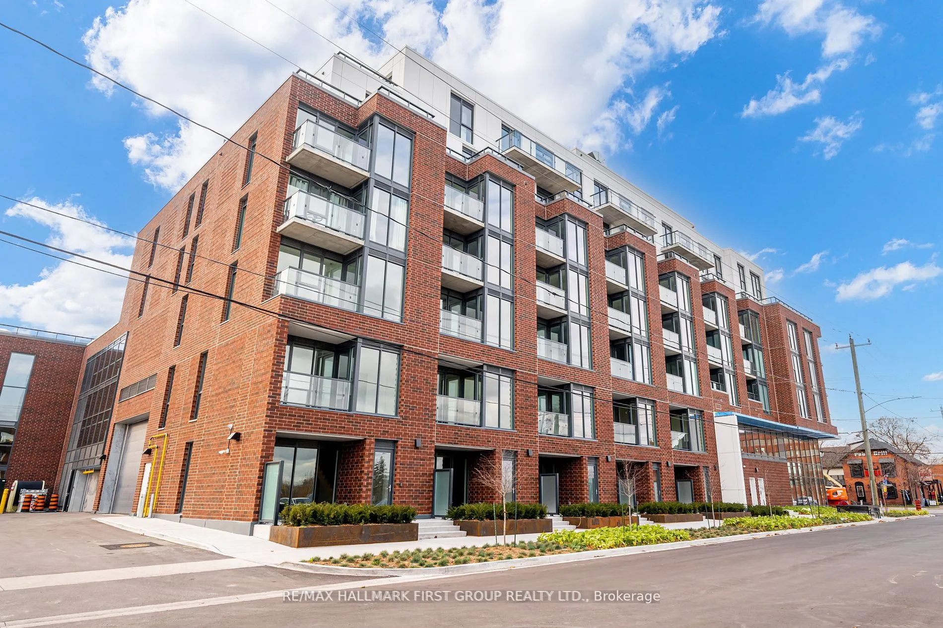 201 Brock Street S, #404