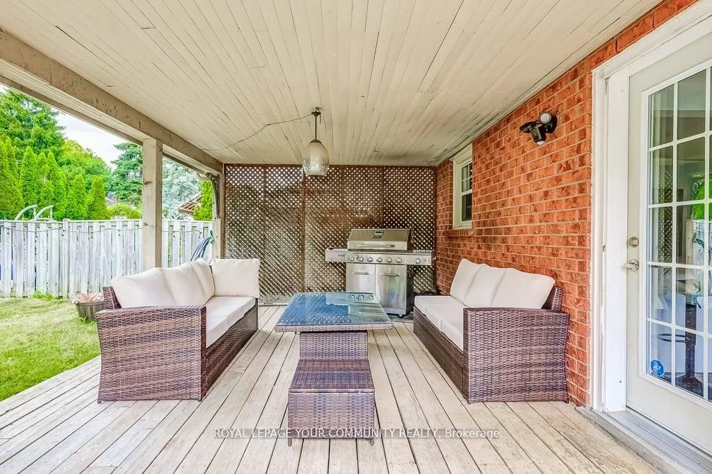 44 Canadian Oaks Drive