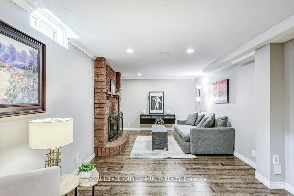 44 Canadian Oaks Drive