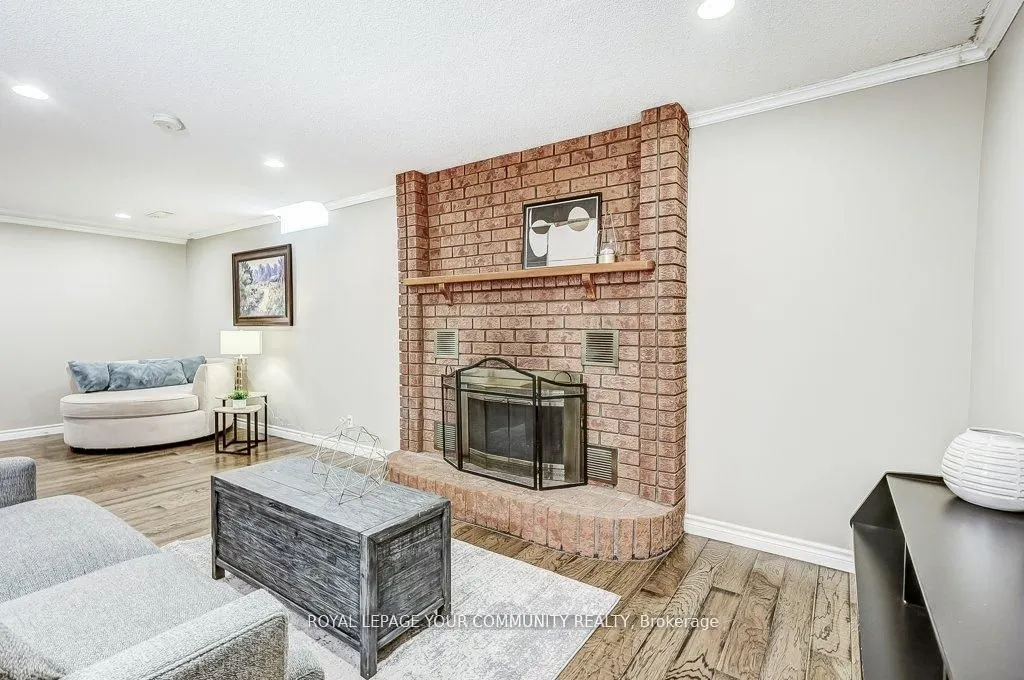 44 Canadian Oaks Drive