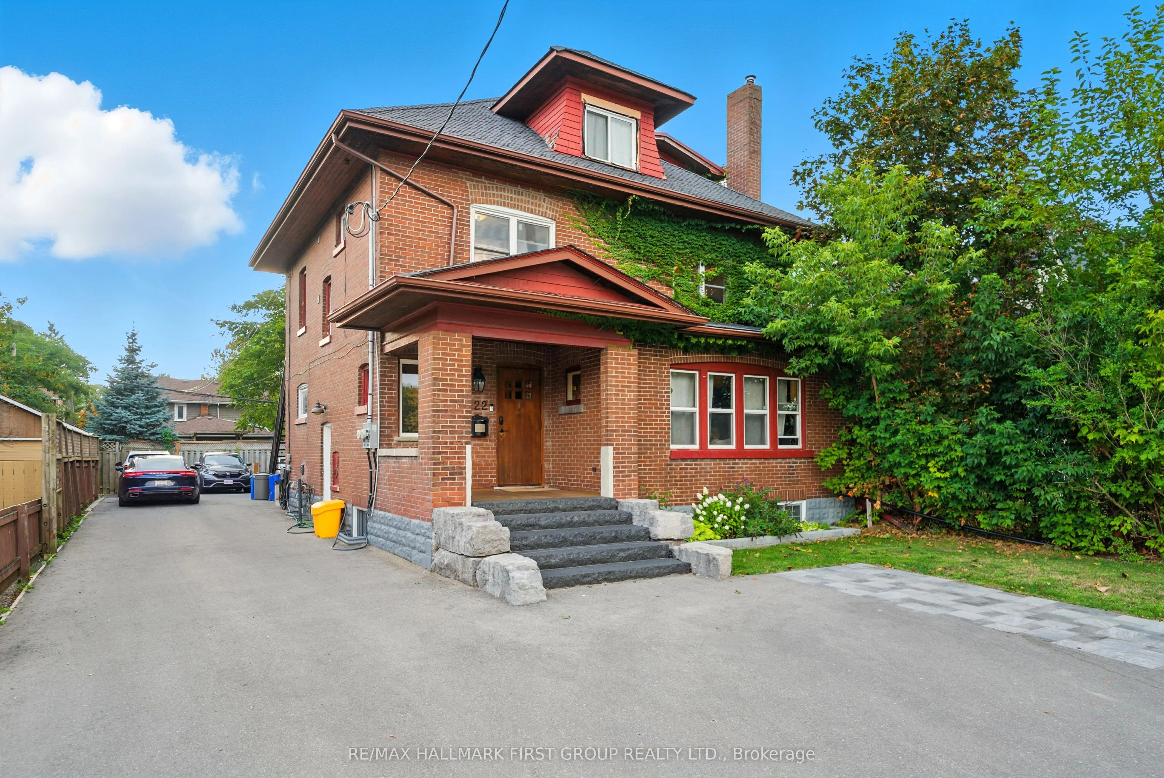 622 Simcoe Street N, #Main/Second Floor