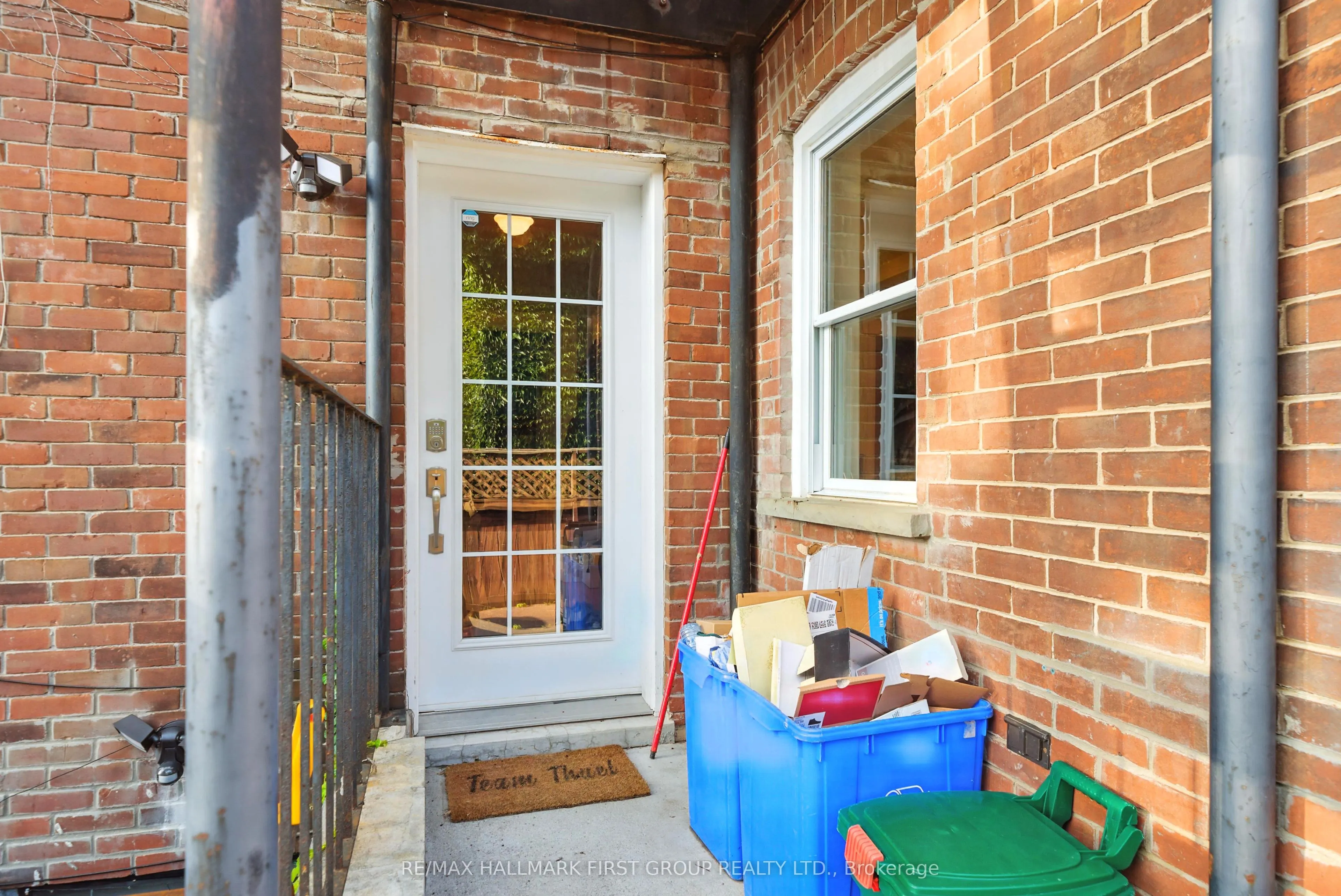 622 Simcoe Street N, #Main/Second Floor