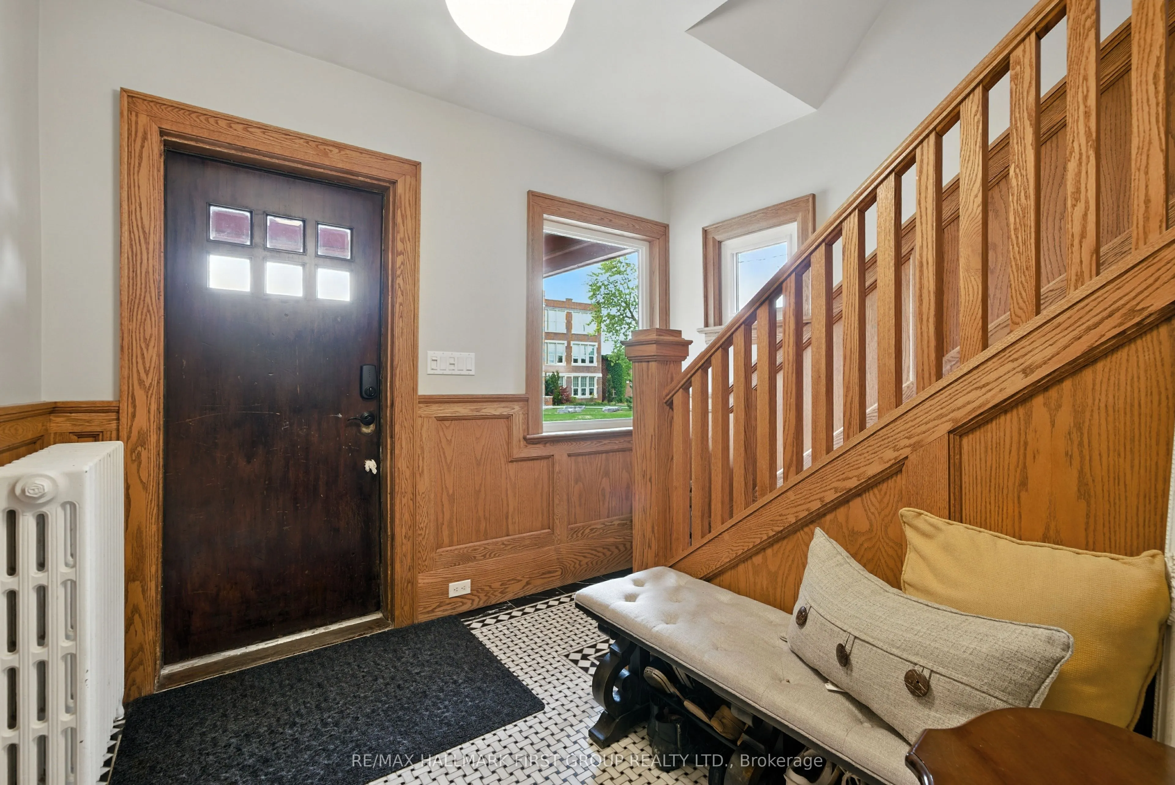 622 Simcoe Street N, #Main/Second Floor
