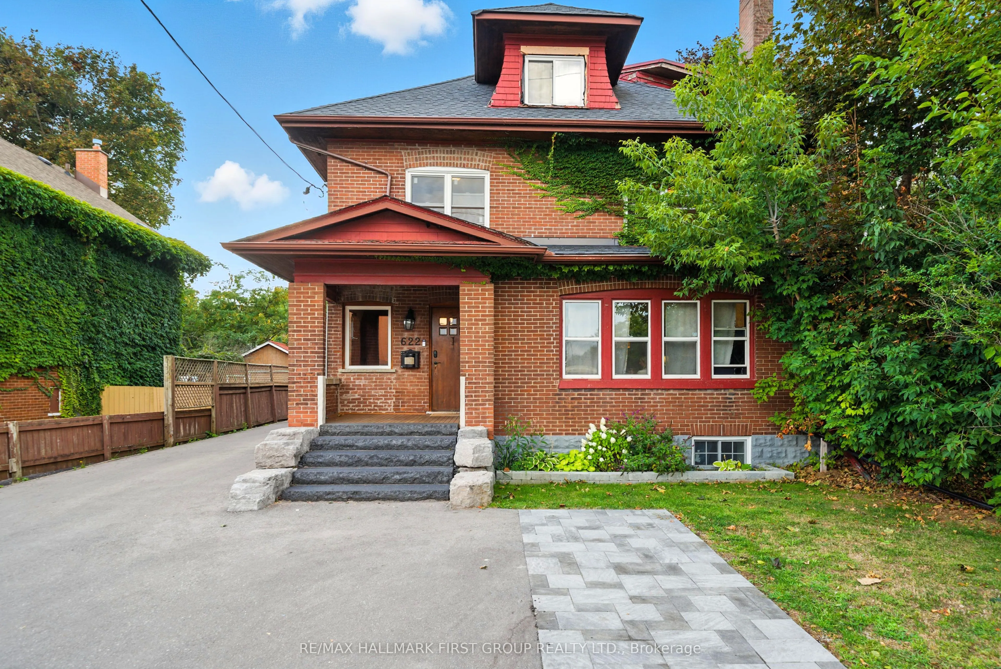 622 Simcoe Street N, #Main/Second Floor